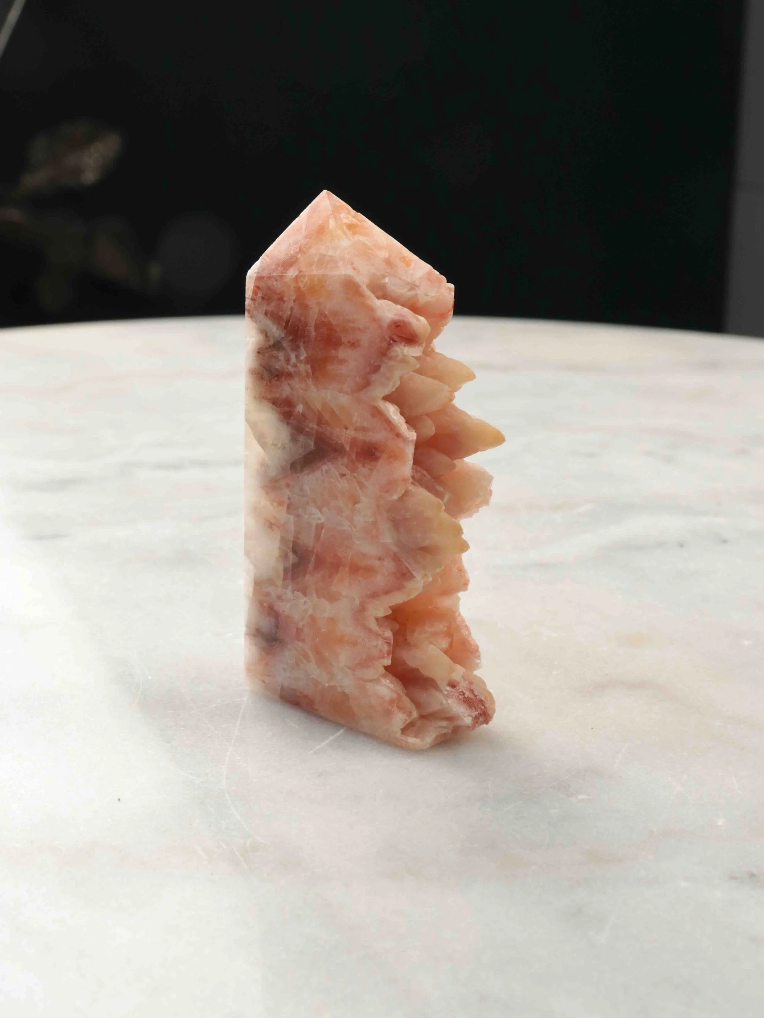 Pointe Calcite orange dents de chien | Pierre pour le positivisme et l'abondance | SOLYA | Pierres ethiques et naturelles en Belgique | Bijoux, cristaux et mineraux 