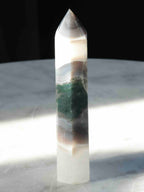 Pointe Agate - Pierre pour le courage & la chance - SOLYA - Bijoux, Cristaux et mineraux en Belgique - Boutique de pierres naturelles et ethiques