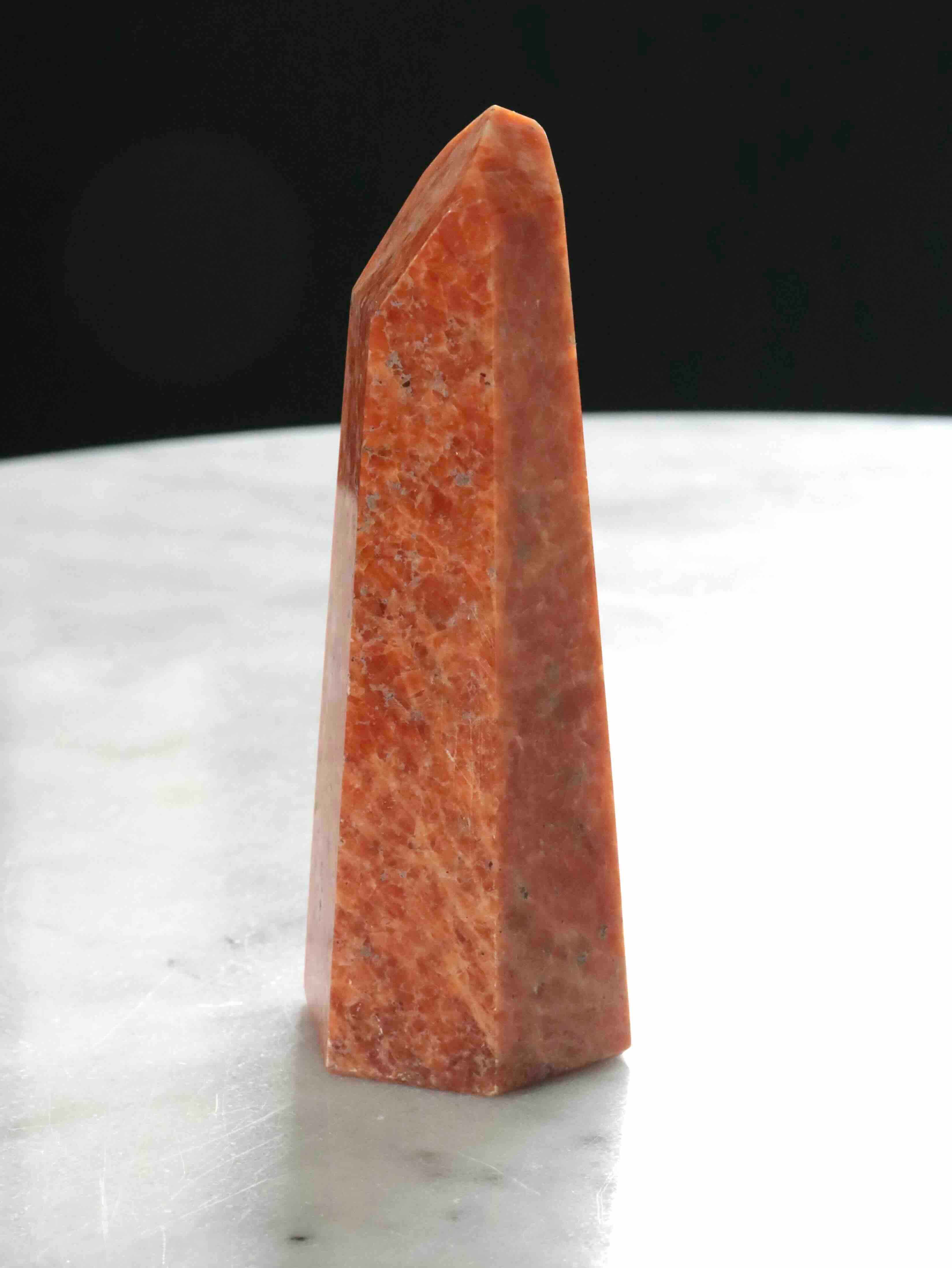 Pointe en Calcite orange - Pierre pour le positivisme & abondance - SOLYA - Bijoux, Cristaux et mineraux en Belgique - Boutique de pierres naturelles et ethiques