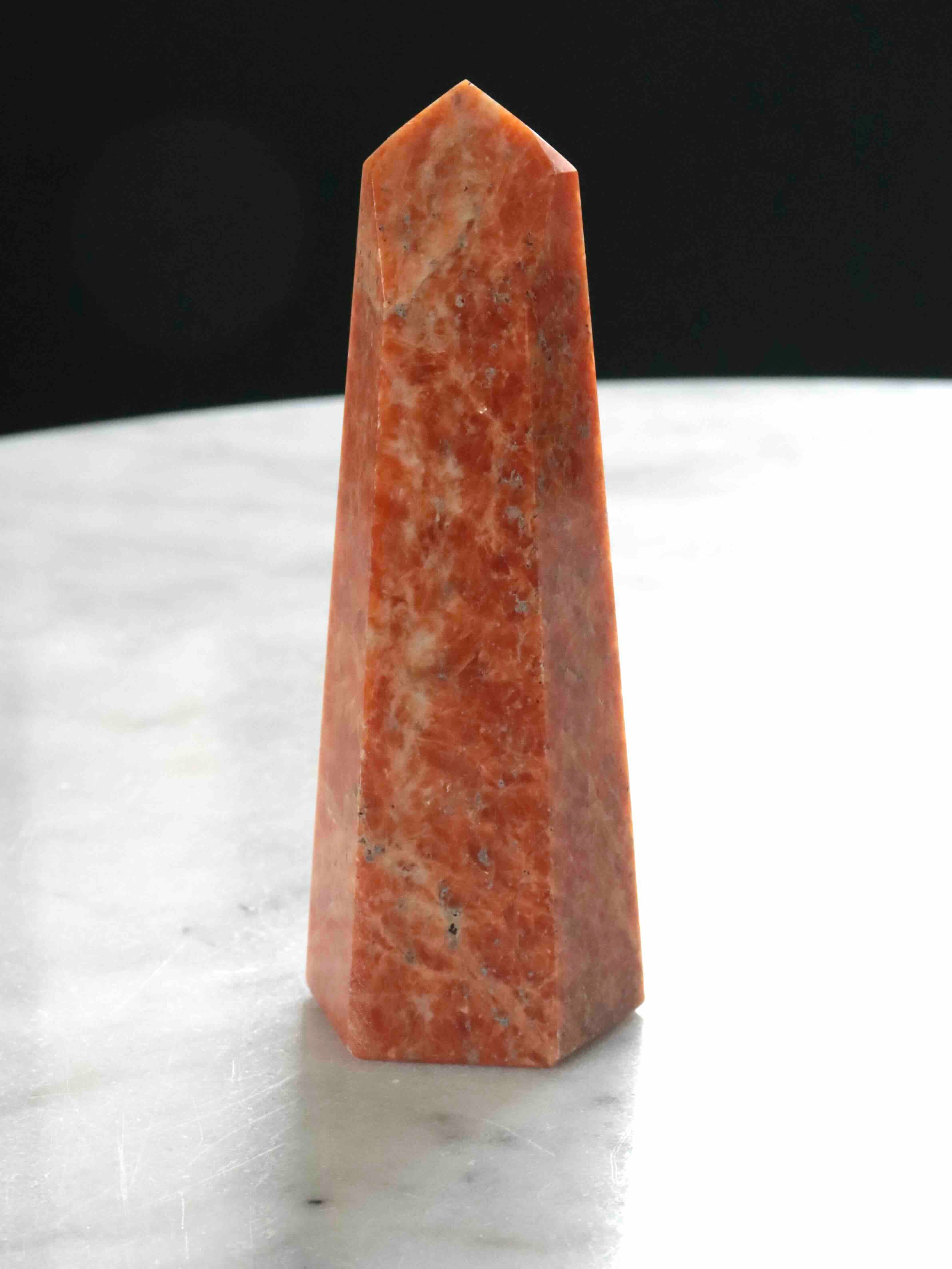 Pointe en Calcite orange - Pierre pour le positivisme & abondance - SOLYA - Bijoux, Cristaux et mineraux en Belgique - Boutique de pierres naturelles et ethiques