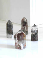 Pointe en Quartz Lodolite | Pierre pour cultiver son jardin | Magasin de pierres éthiques & naturelles en Belgique