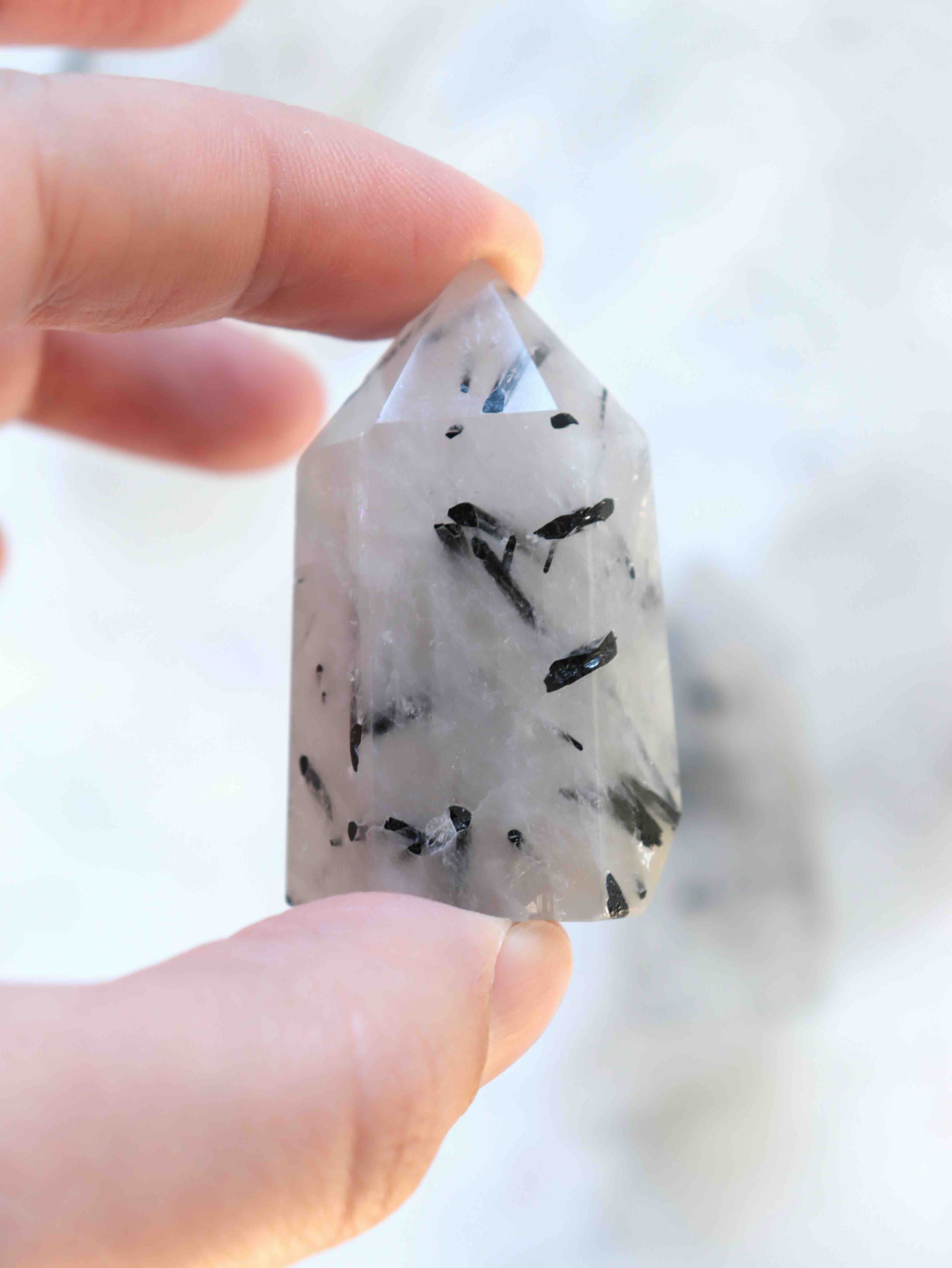 Pointes en Quartz à Tourmaline et Mica | Pierre pour ne plus s'autolimiter | Magasin de pierres ethiques & naturelles en Belgique