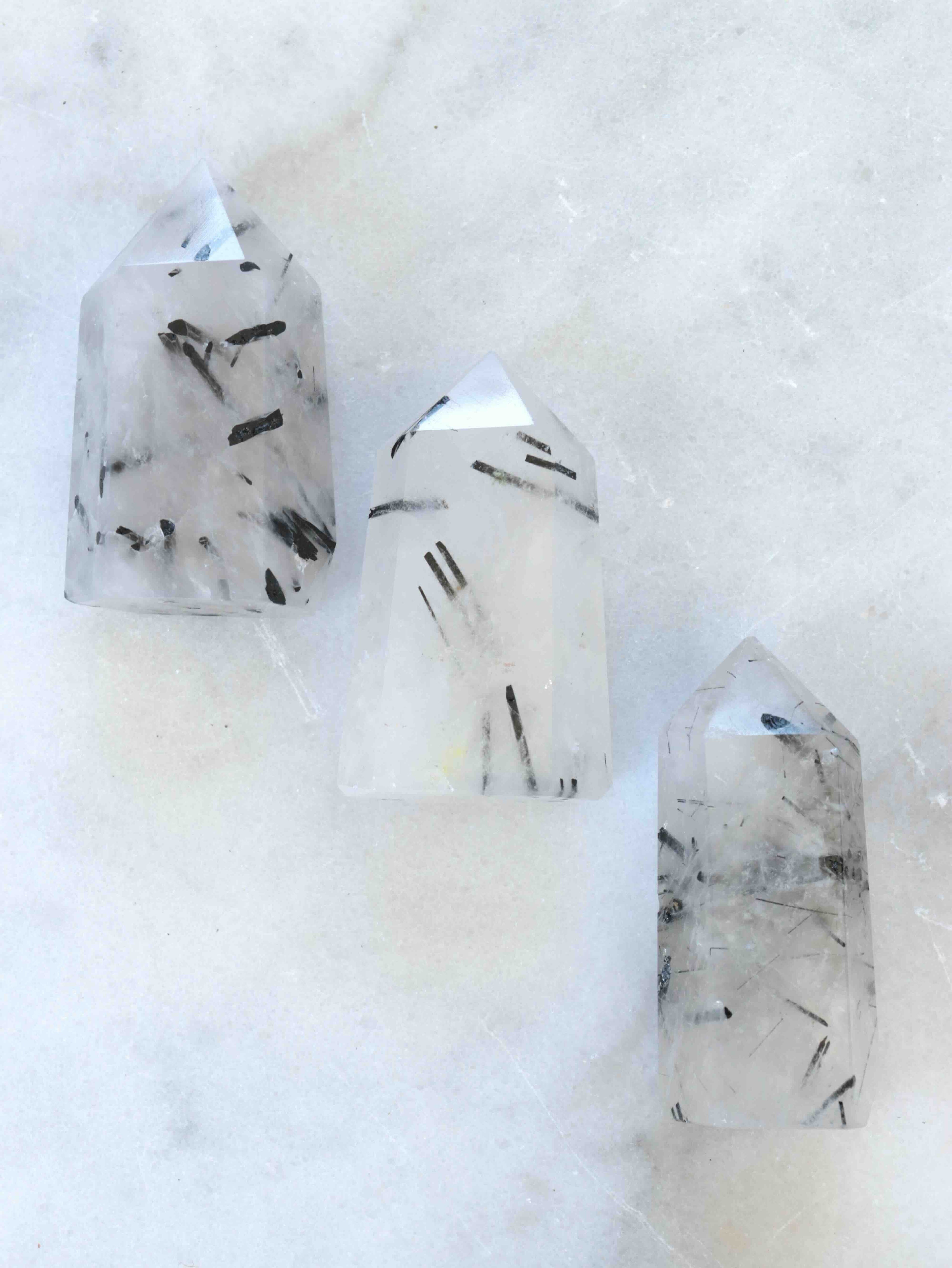 Pointes en Quartz à Tourmaline et Mica | Pierre pour ne plus s'autolimiter | Magasin de pierres ethiques & naturelles en Belgique
