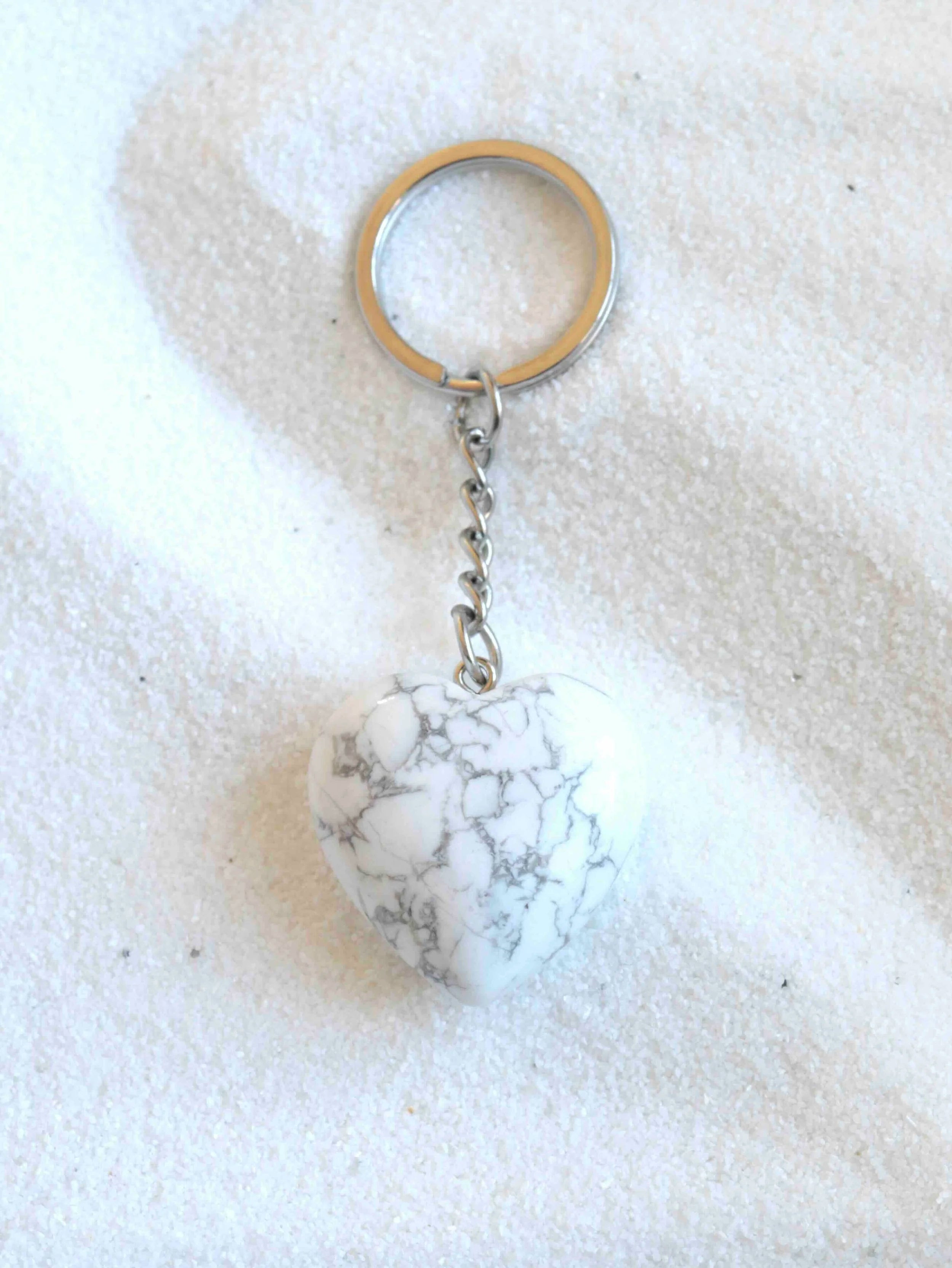 Porte-clé Howlite | Pierre pour retrouver la stabilité | SOLYA | Bijoux, Cristaux & Minéraux | Boutique de pierres naturelles & éthiques belge | EShop de lithothérapie