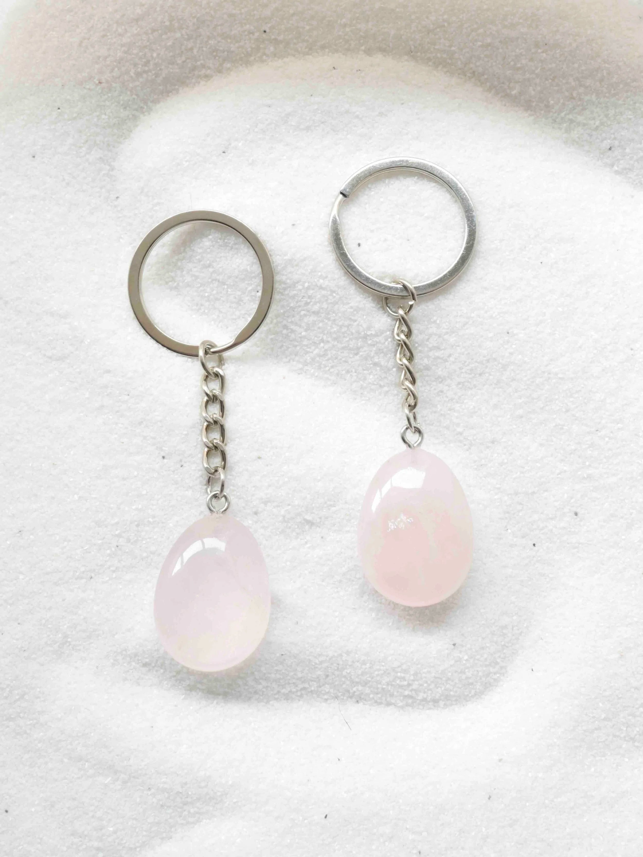 Porte-clé Quartz rose | Pierre pour l'Amour & la douceur | SOLYA | Eshop de bijoux, cristaux & minéraux | Magasin de pierres éthiques & naturelles en Belgique