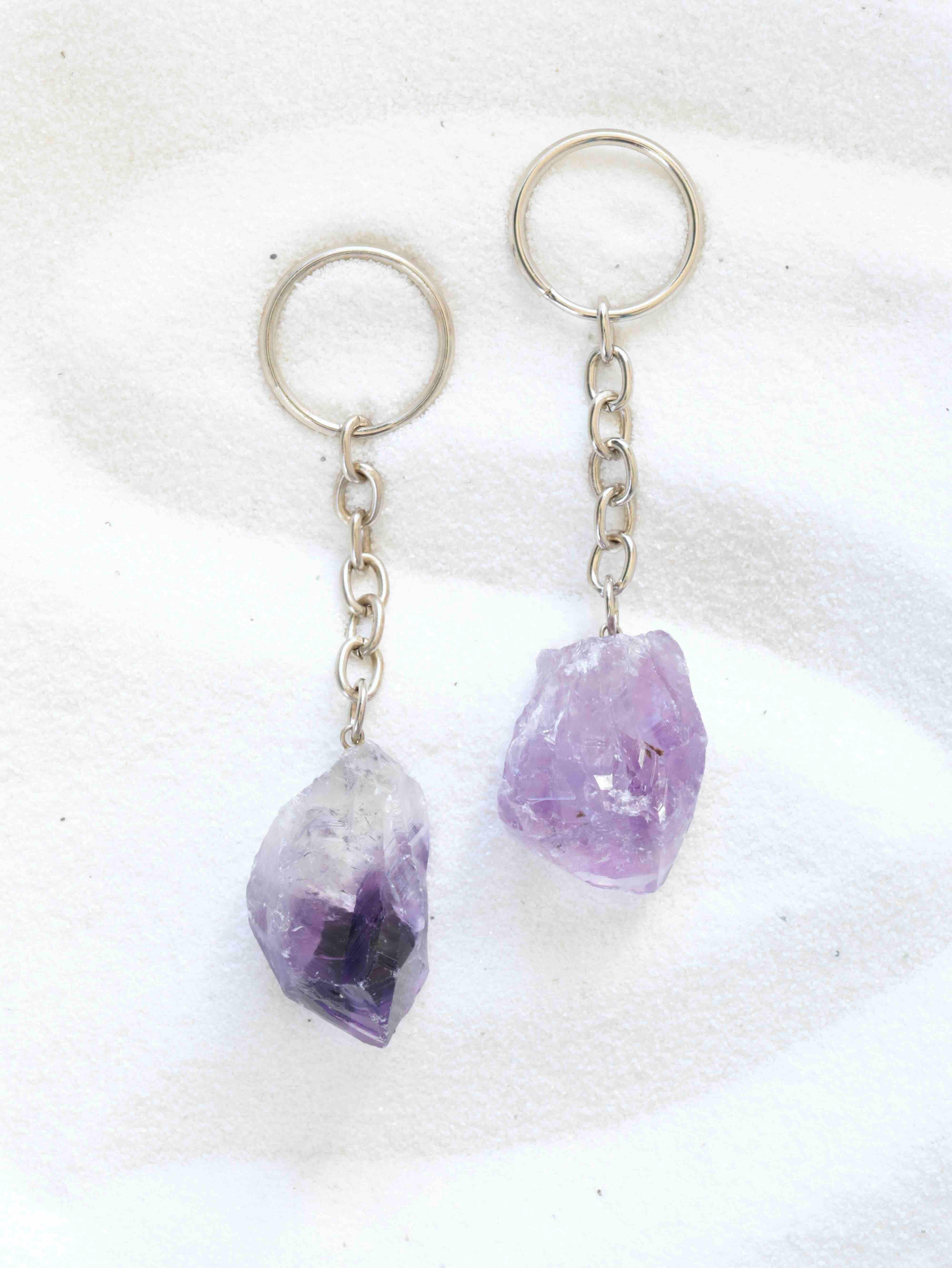 Porte-clé Améthyste - Pierre pour se détendre & se reconnecter - SOLYA - Bijoux, Cristaux et mineraux en Belgique - Boutique de pierres naturelles et ethiques