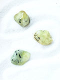 Prehnite | Pierre pour l'optimisme et la serenite de l'Àme | SOLYA | Boutique belge de pierres, bijoux, cristaux et minéraux | Ethique & Traçable