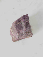 Purpurite - Pierre pour la révélation et la guidance - SOLYA - Bijoux, Cristaux et mineraux en Belgique - Boutique de pierres naturelles et ethiques
