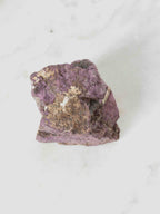 Purpurite - Pierre pour la révélation et la guidance - SOLYA - Bijoux, Cristaux et mineraux en Belgique - Boutique de pierres naturelles et ethiques