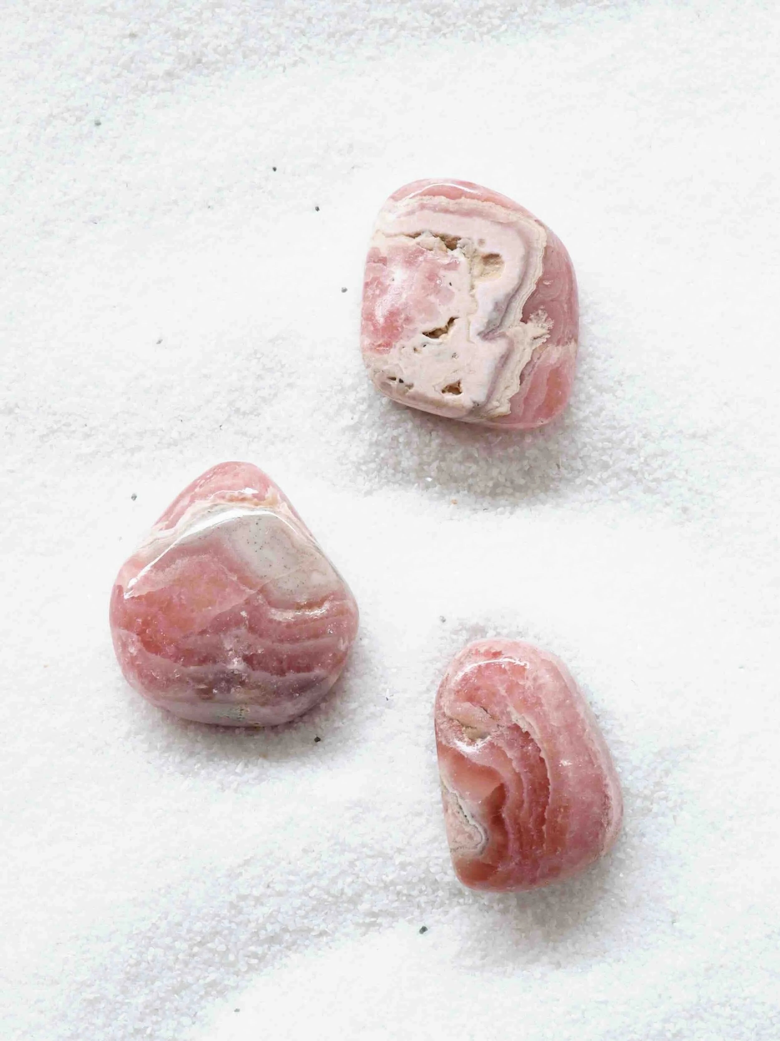 Rhodochrosite | Pierre pour la guérison & la construction - SOLYA - Eshop de lithothérapie en Belgique - Magasin de bijoux, cristaux & minéraux - Pierres éthiques & naturelles