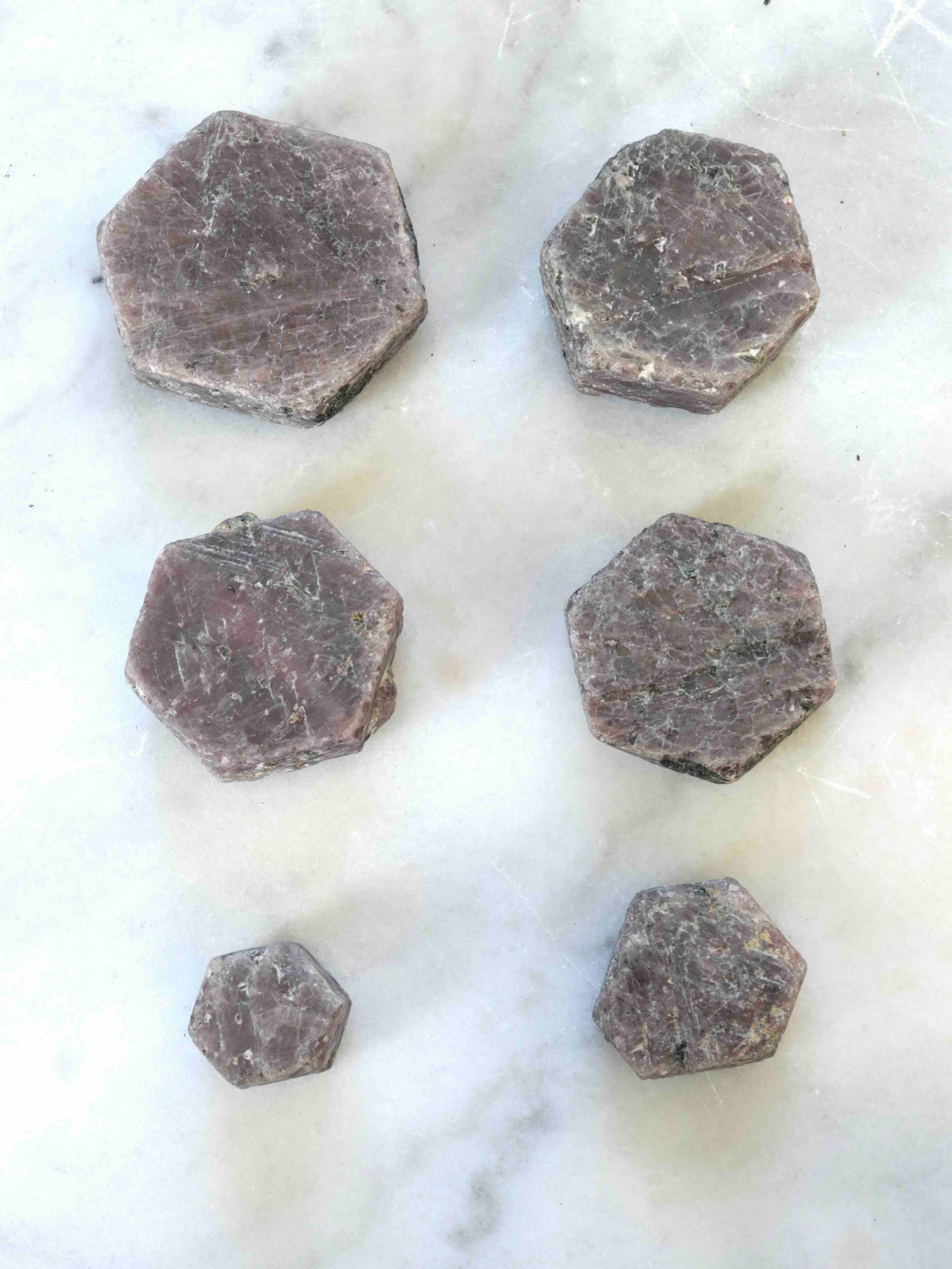 Rubis | Pierre pour la force d'action | SOLYA | Pierres ethiques et naturelles en Belgique | Bijoux, cristaux et mineraux