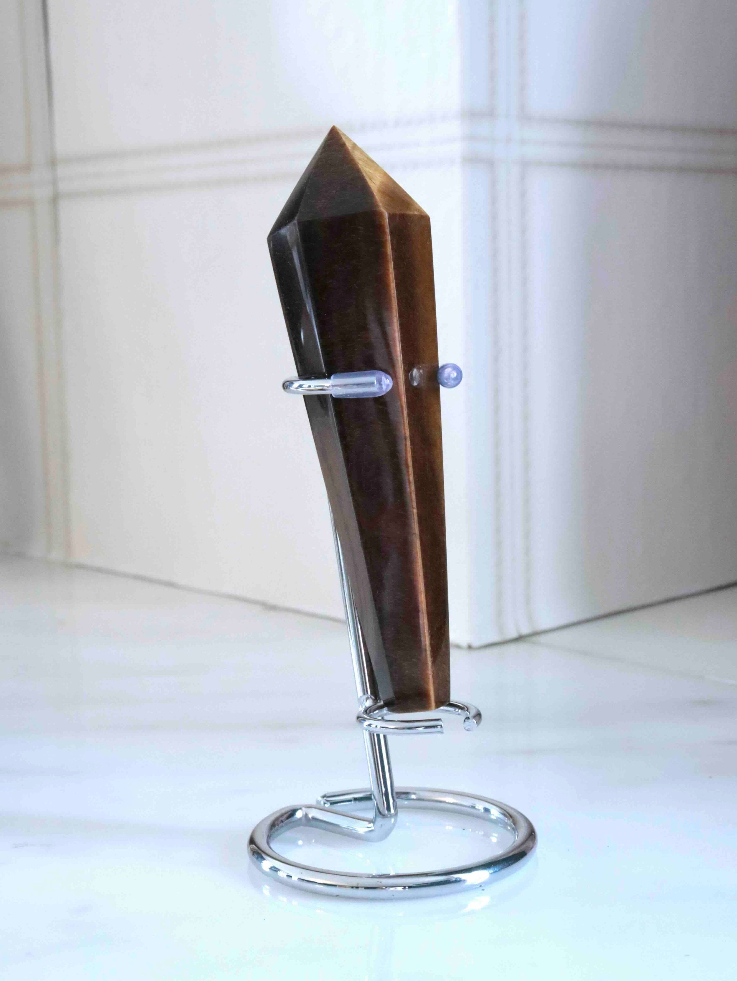 Sceptre Oeil-de-Tigre | Pierre pour laisser briller sa lumiere | SOLYA | Pierres ethiques et naturelles en Belgique | cristaux et mineraux