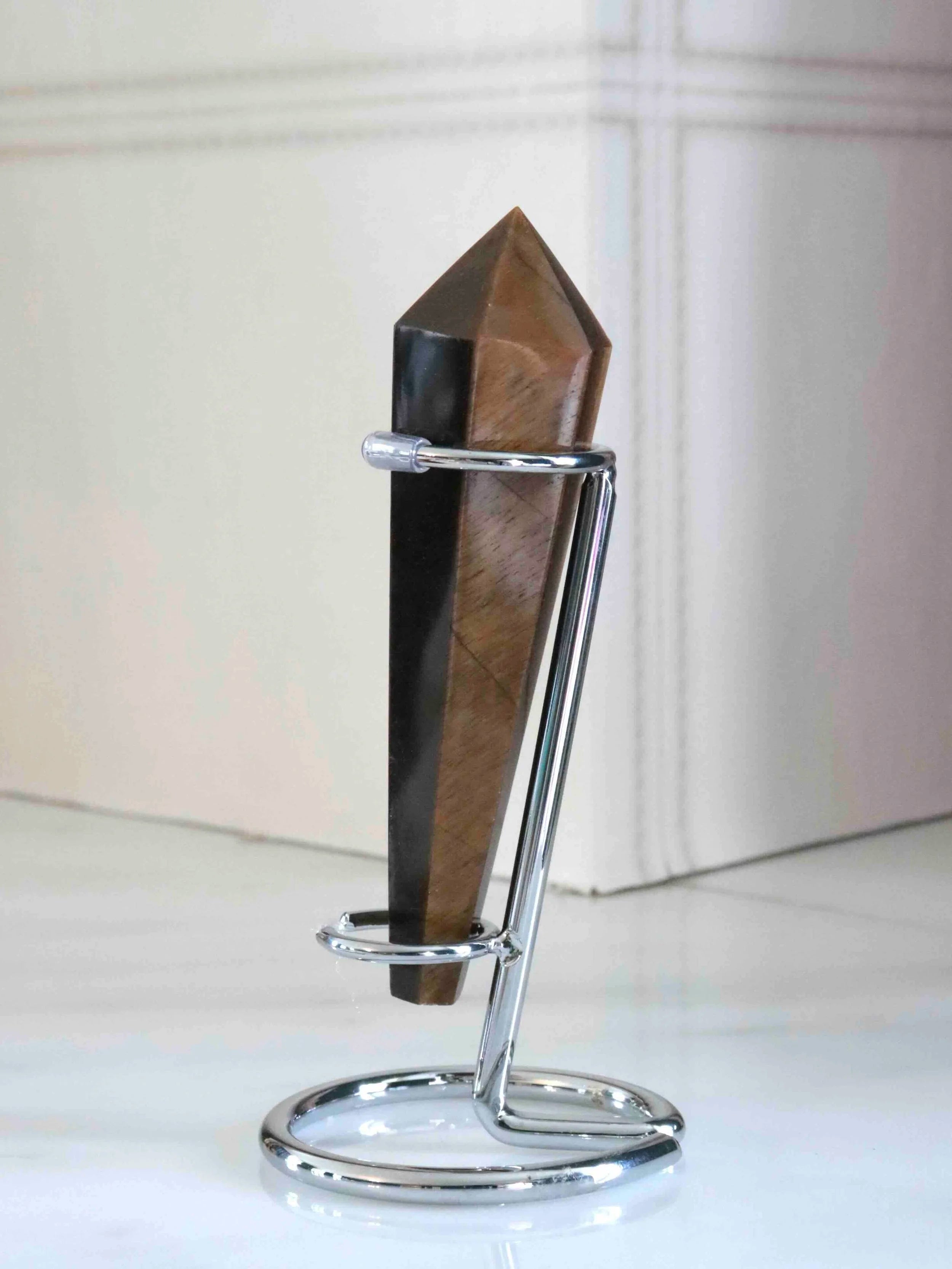 Sceptre d'Oeil-de-Tigre | Pierre pour laisser briller sa lumiere | SOLYA | Pierres ethiques et naturelles en Belgique | Bijoux, cristaux et mineraux