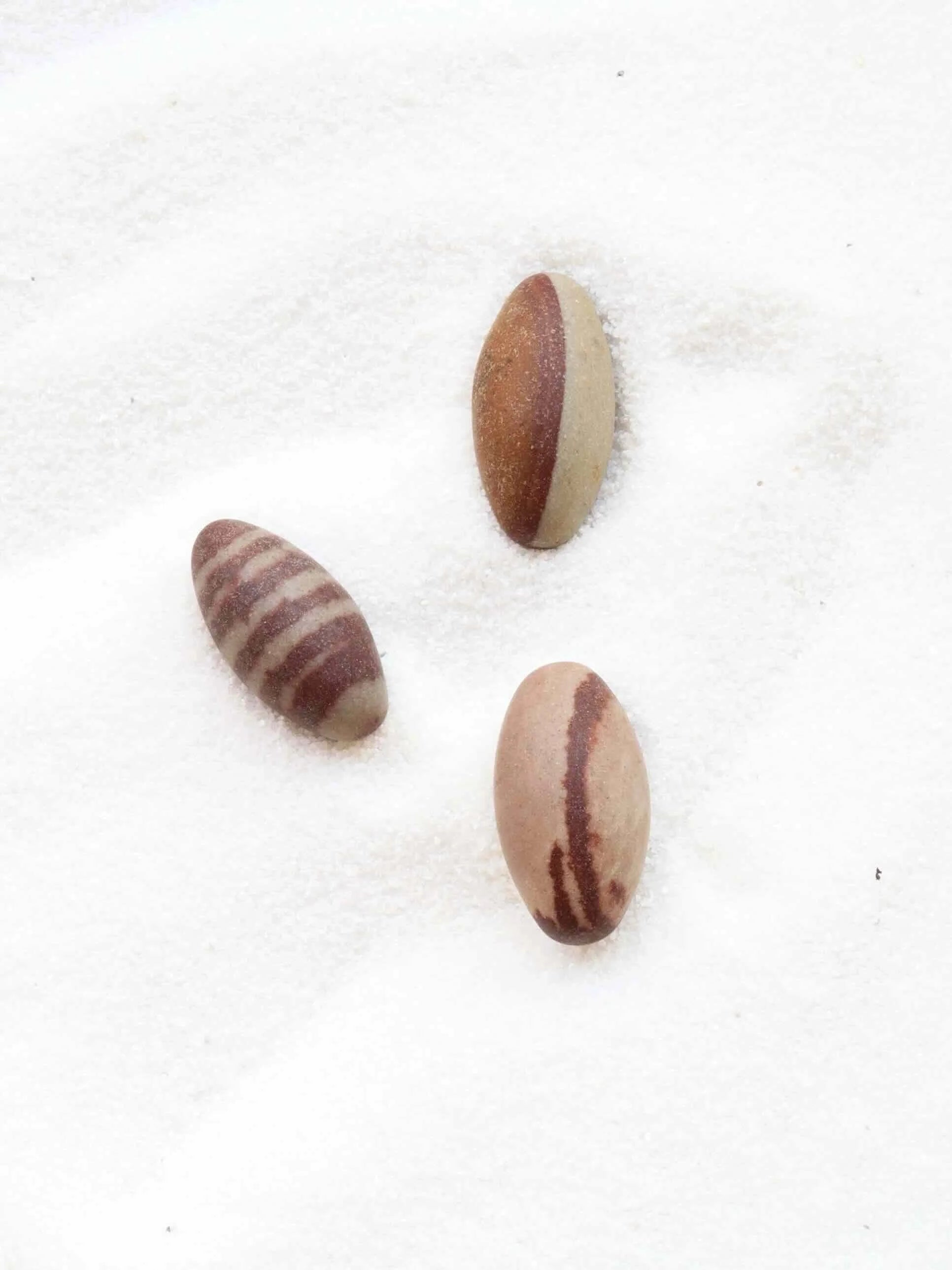 Shiva Lingam | Pierre pour l'Harmonisation & la connection à l'Amour Universel - SOLYA - Eshop de lithothérapie en Belgique - Magasin de bijoux, cristaux & minéraux - Pierres éthiques & naturelles