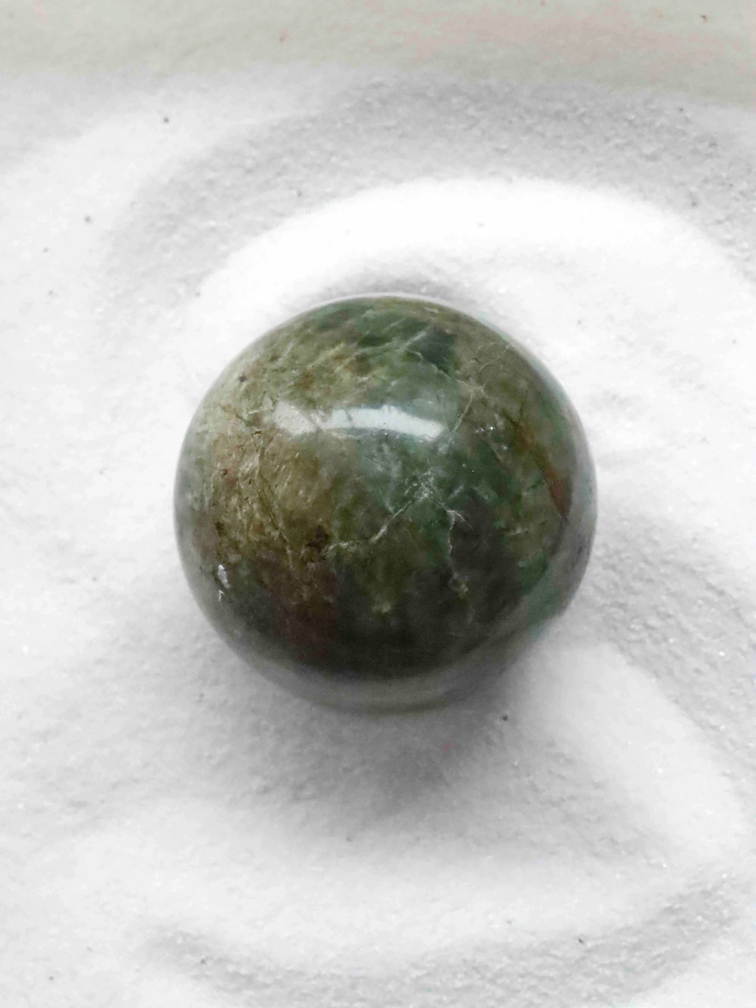 Sphère en Chrysoprase | Pierre pour accepter & avancer | Boutique de pierres naturelles & éthiques | Bijoux, Cristaux & Minéraux en Belgique