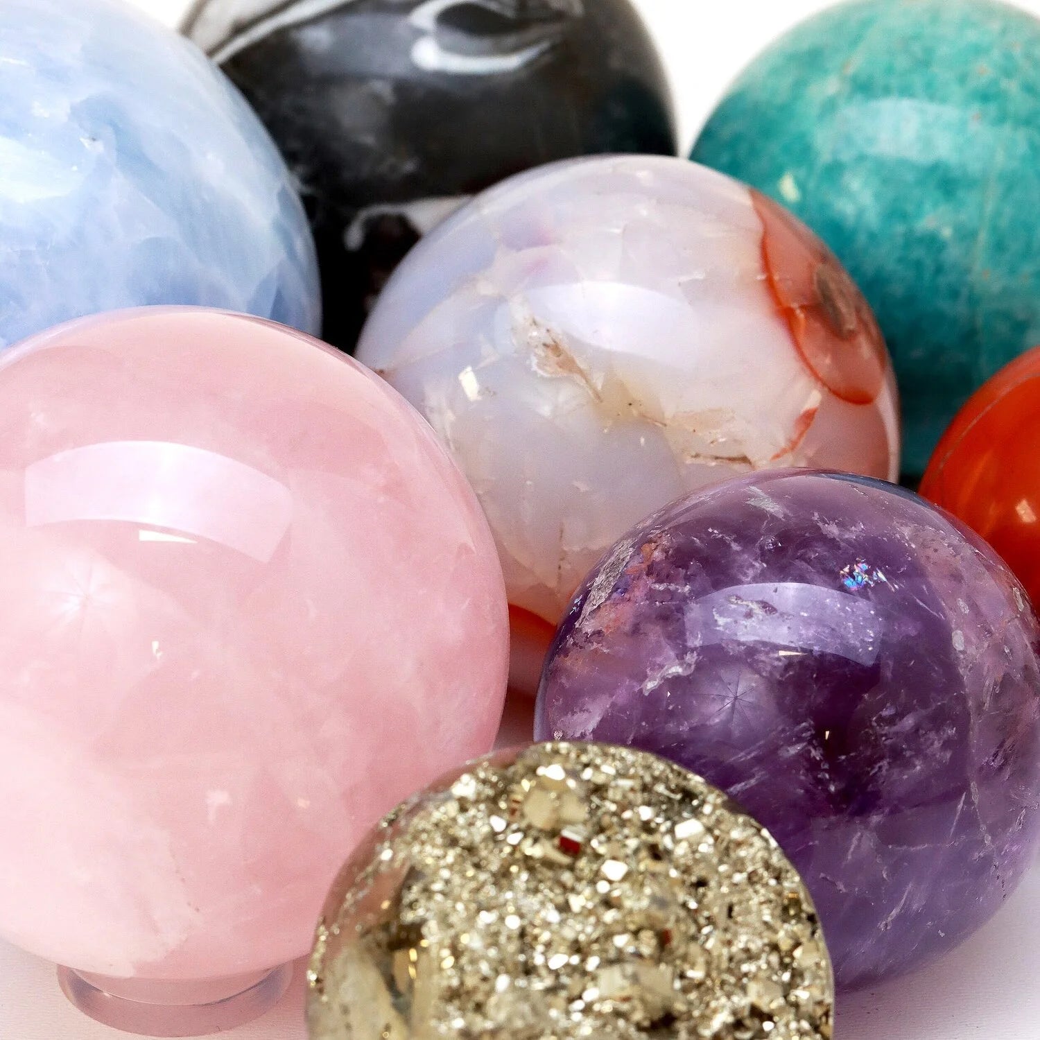 Sphère en pierre naturelle | SOLYA | Boutique de bijoux, Cristaux & Minéraux en Belgique | Magasin de lithothérapie