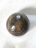 Sphère en stromatolite naturelle – pierre fossile 4,6 cm – SOLYA Belgique