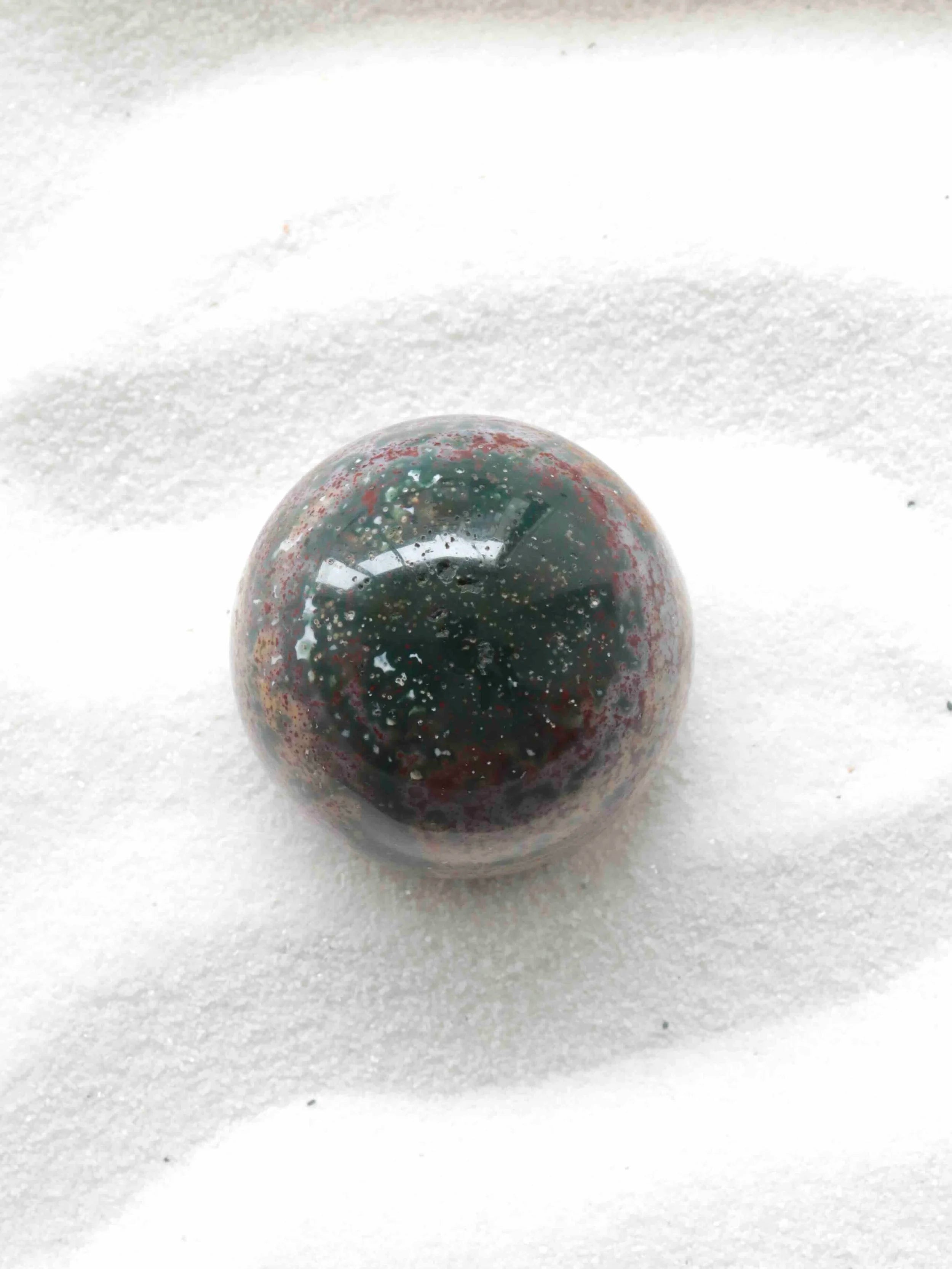 Sphere en Agate | Pierre pour le courage et la chance | SOLYA | Bijoux, cristaux & minéraux en Belgique | Eshop de pierres ethiques & naturelles | Sélectionnees par une gemmologue