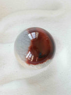 Sphere en Agate - Pierre pour le courage & la chance - SOLYA - Bijoux, Cristaux et mineraux en Belgique - Boutique de pierres naturelles et ethiques