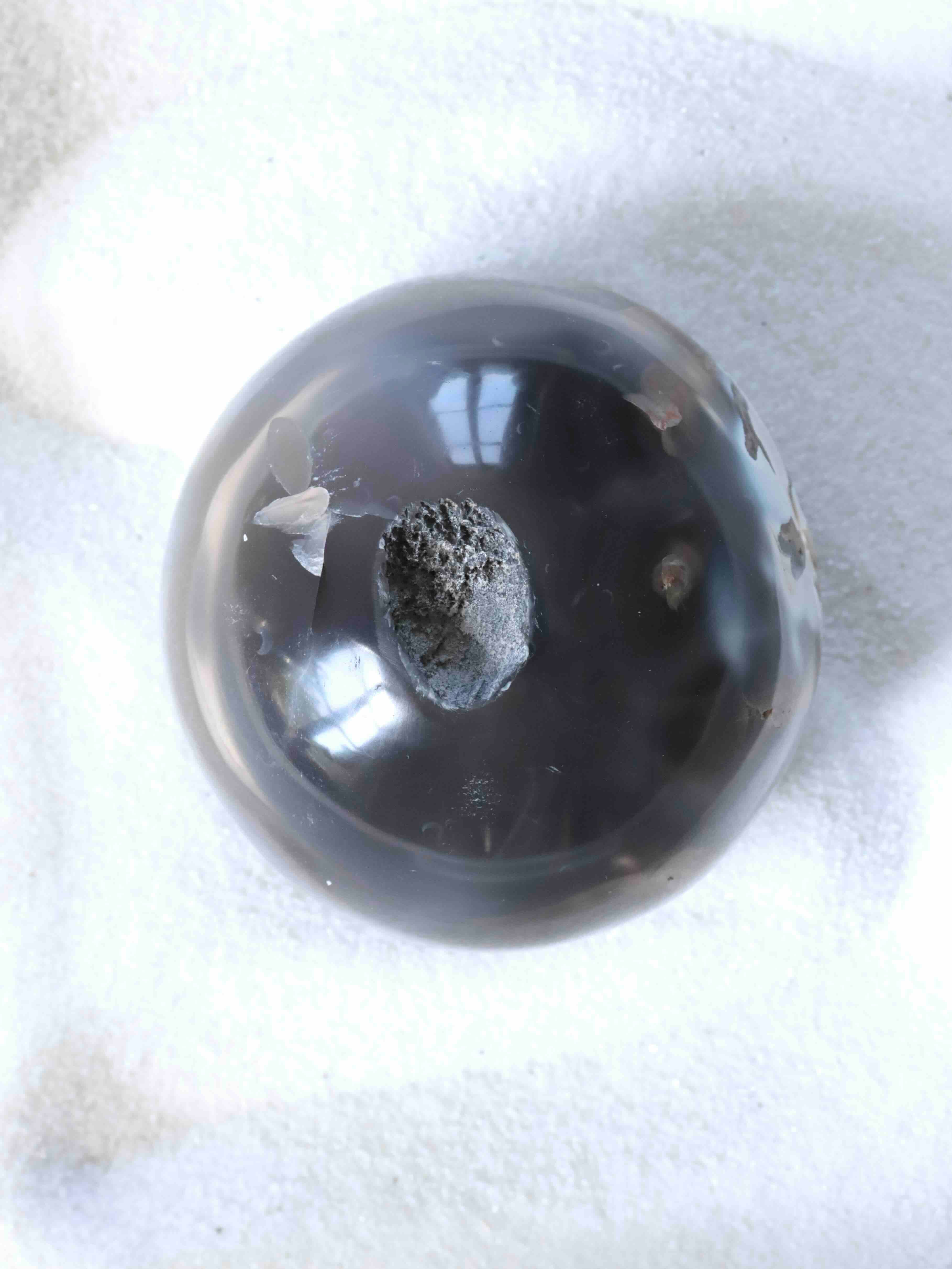 Sphère en Agate orque, 7,4 cm, gemme rare de Madagascar aux reflets d'orque, pièce unique avec cavité naturelle – SOLYA, pierres naturelles et éthiques en Belgique