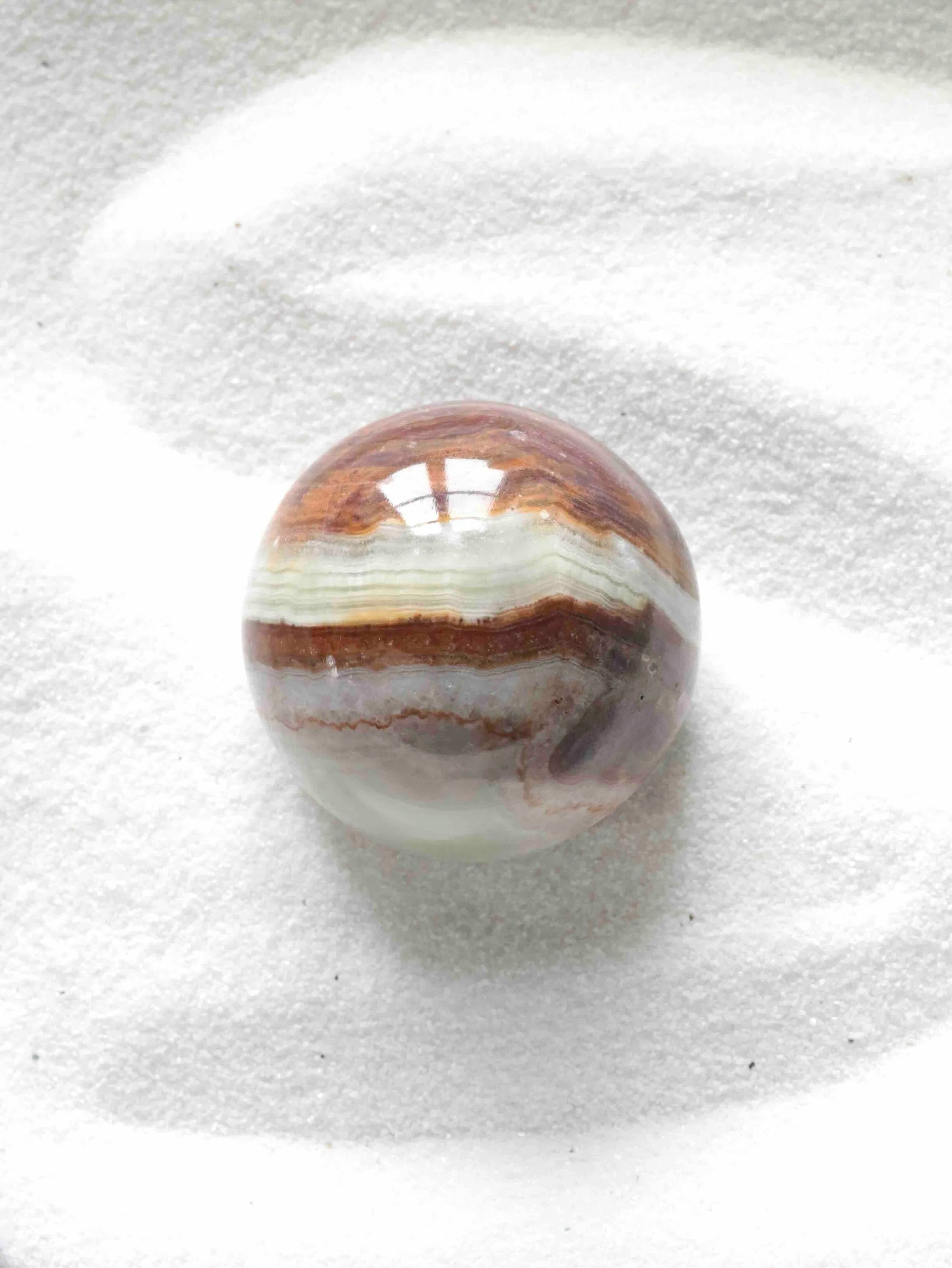 Sphere Aragonite | Pierre pour la paix intérieure et la stabilité  | SOLYA | Bijoux, pierres, cristaux & minéraux en Belgique | Ethique et naturelles