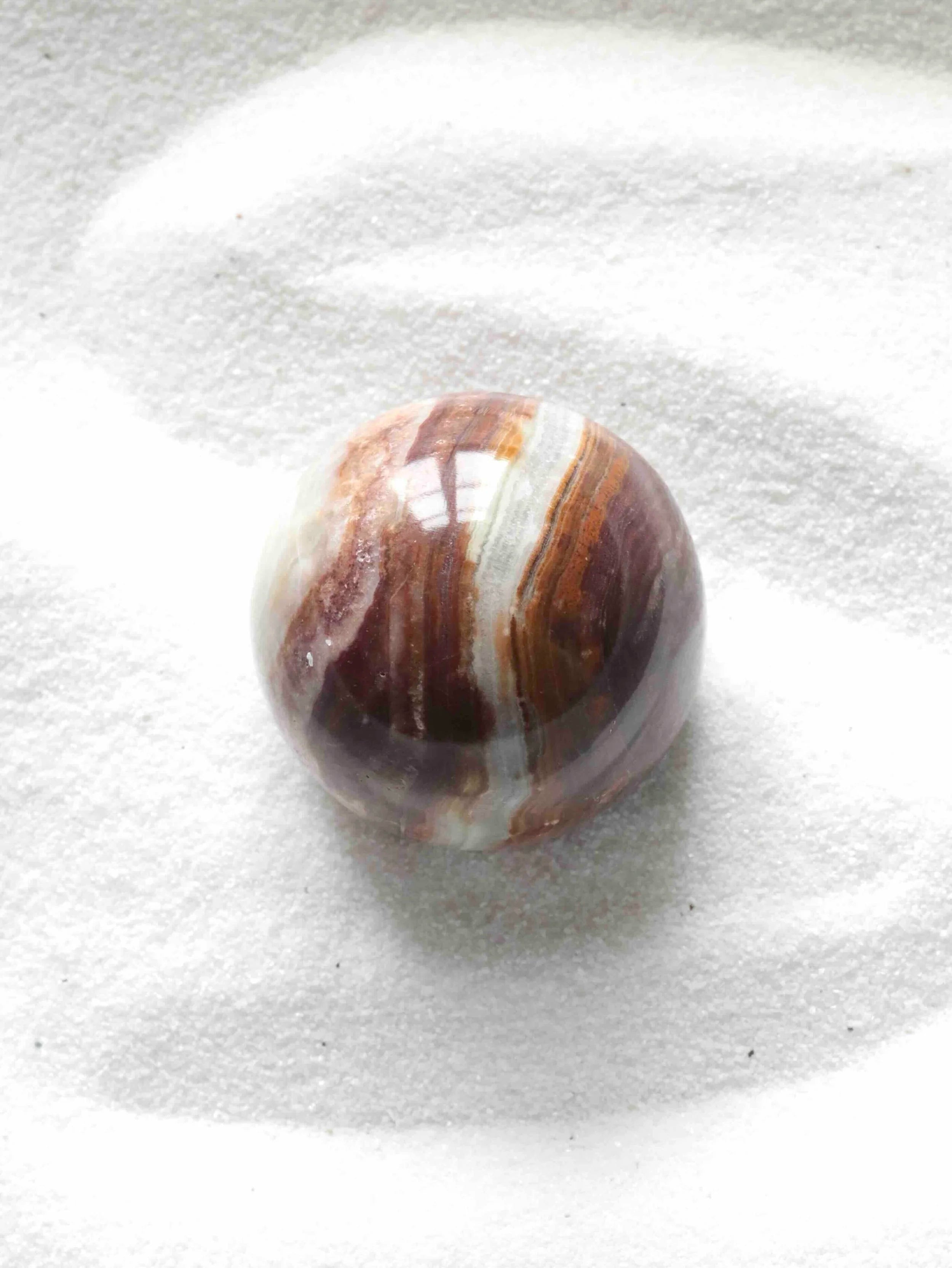 Sphere Aragonite | Pierre pour la paix intérieure et la stabilité  | SOLYA | Bijoux, pierres, cristaux & minéraux en Belgique | Ethique et naturelles