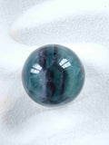 Sphere en Fluorite | Pierre pour se detendre & se reconnecter à son savoir | SOLYA | Bijoux, Cristaux et mineraux en Belgique | Boutique de pierres naturelles et ethiques