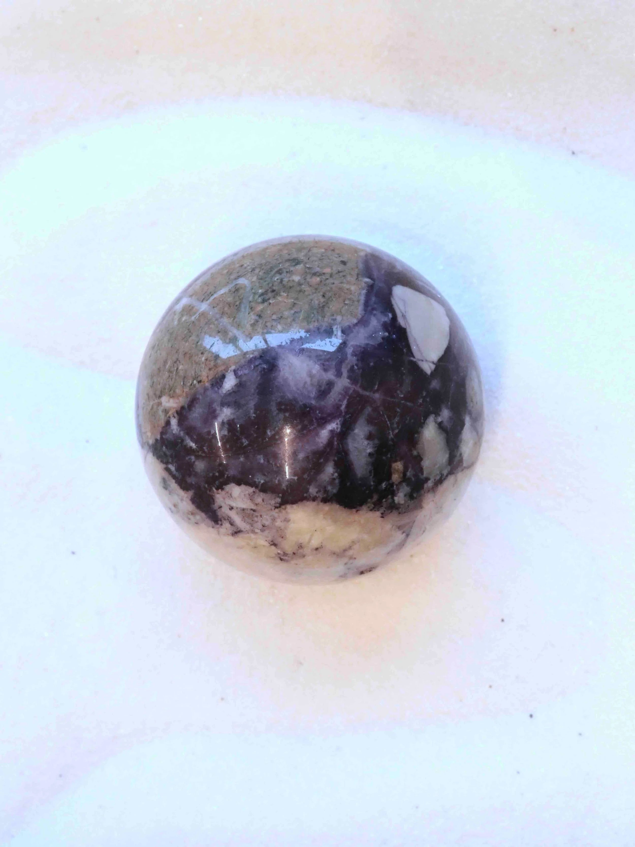 Sphere Jaspe violet | Pierre pour la liberte et l'enthousiasme | SOLYA | Bijoux, pierres, cristaux & minéraux en Belgique | Ethique et naturelle