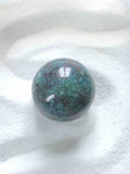 Sphère Kyanite, Rubis et Fuschite - Pierre pour surmonter ses angoisses - SOLYA - Bijoux, Cristaux et mineraux en Belgique - Boutique de pierres naturelles et ethiques