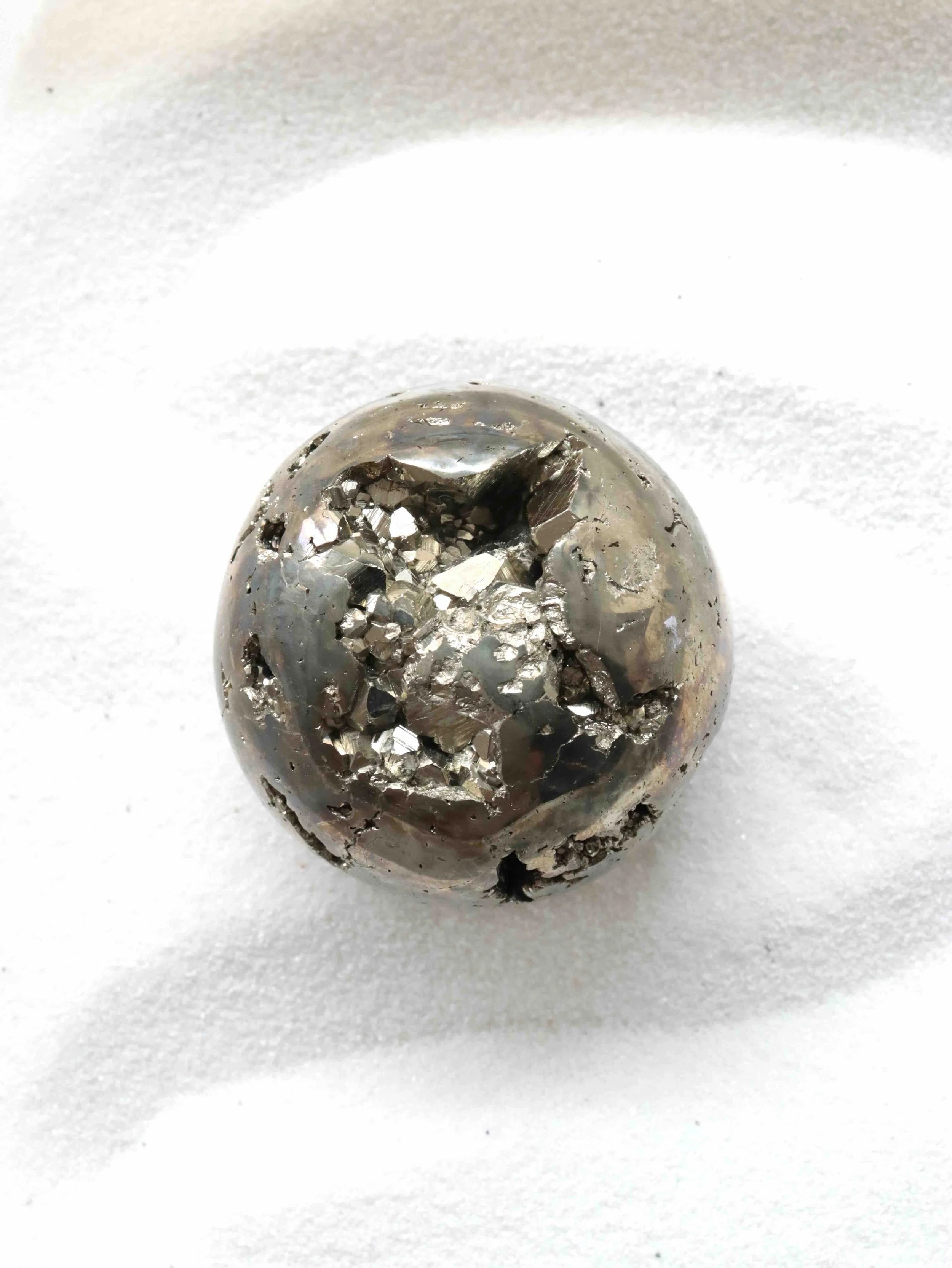 Sphere Pyrite | Pierre pour l'organisation | SOLYA | Pierres ethiques et naturelles en Belgique | Bijoux, cristaux et mineraux