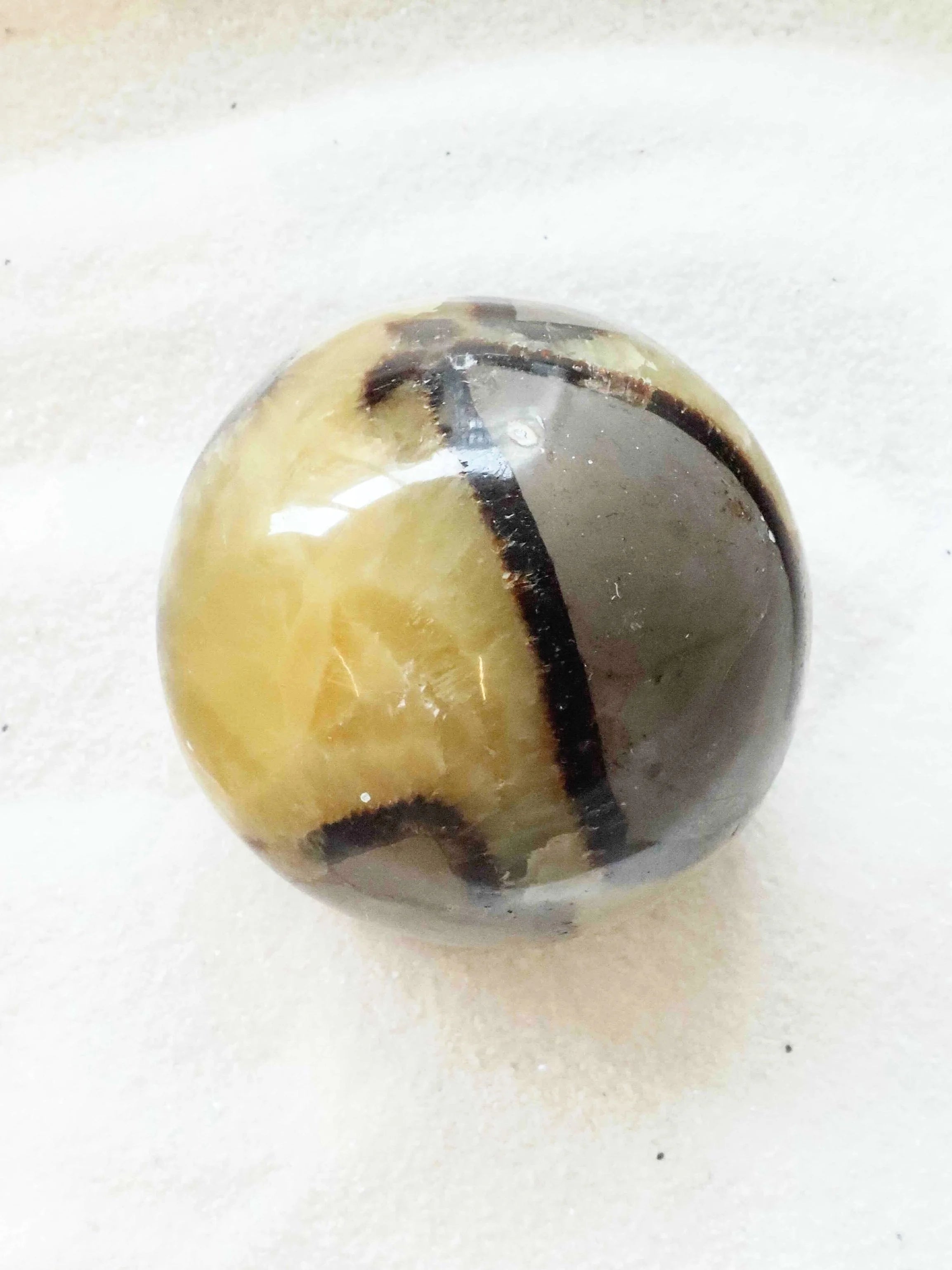 Sphere Septaria | Pierre pour calmer les émotions & favoriser la communication | SOLYA | Bijoux, Cristaux & Minéraux | Boutique de pierres naturelles & éthiques belge | EShop de lithothérapie