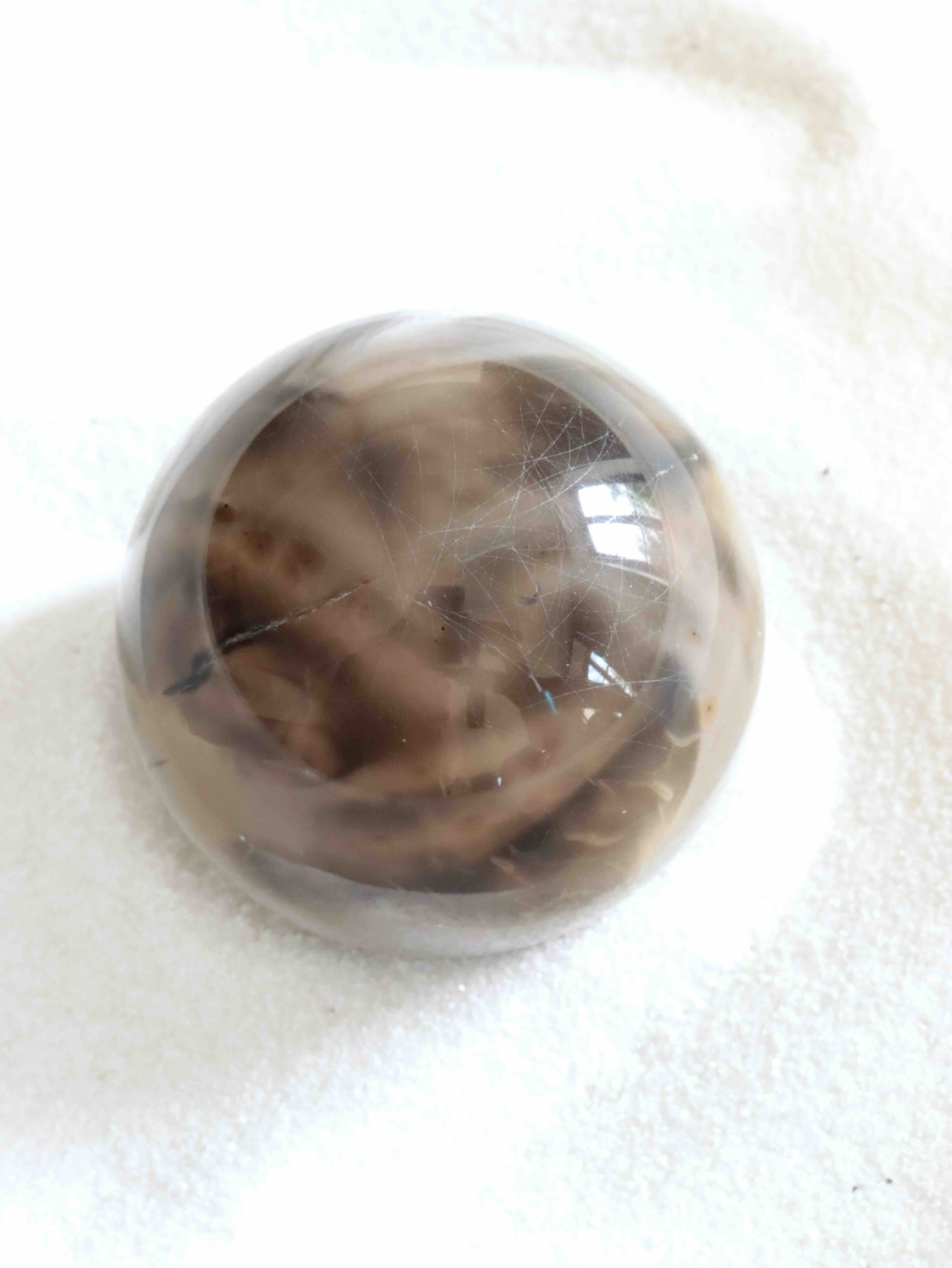 Sphère Agate - Pierre pour le courage & la chance - SOLYA - Bijoux, Cristaux et mineraux en Belgique - Boutique de pierres naturelles et ethiques
