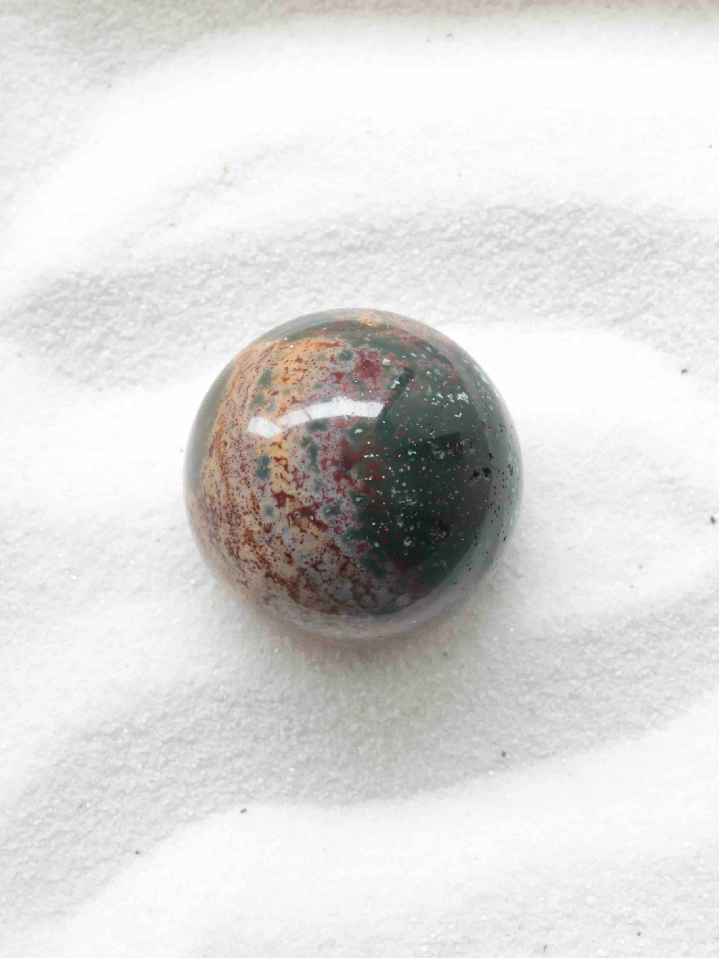 Sphere en Agate | Pierre pour le courage et la chance | SOLYA | Bijoux, cristaux & minéraux en Belgique | Eshop de pierres ethiques & naturelles | Sélectionnees par une gemmologue