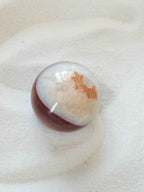 Sphere en Agate - Pierre pour le courage & la chance - SOLYA - Bijoux, Cristaux et mineraux en Belgique - Boutique de pierres naturelles et ethiques