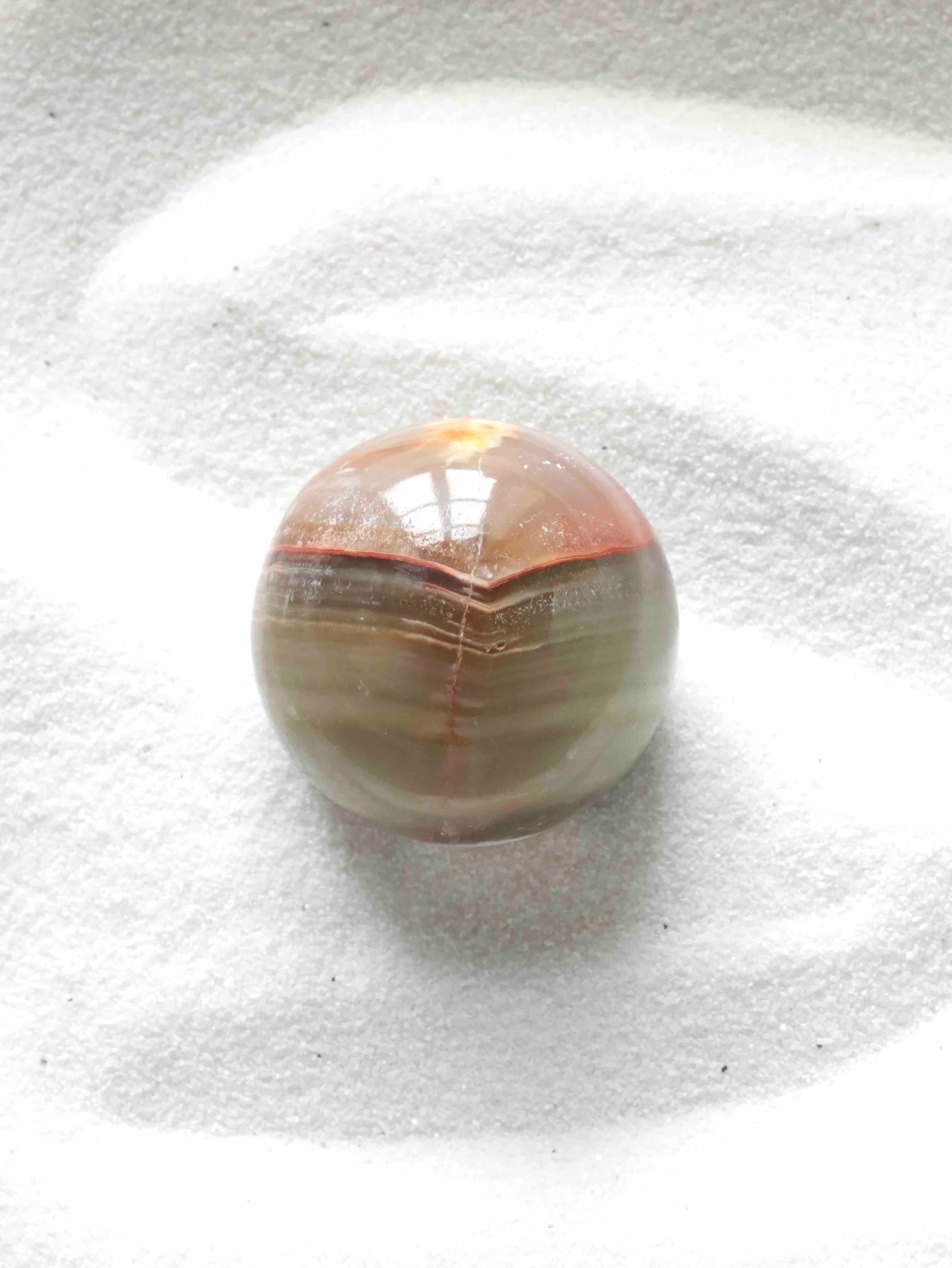 Sphere en Aragonite | Pierre pour la paix intérieure et la stabilité  | SOLYA | Bijoux, pierres, cristaux & minéraux en Belgique | Ethique et naturelles