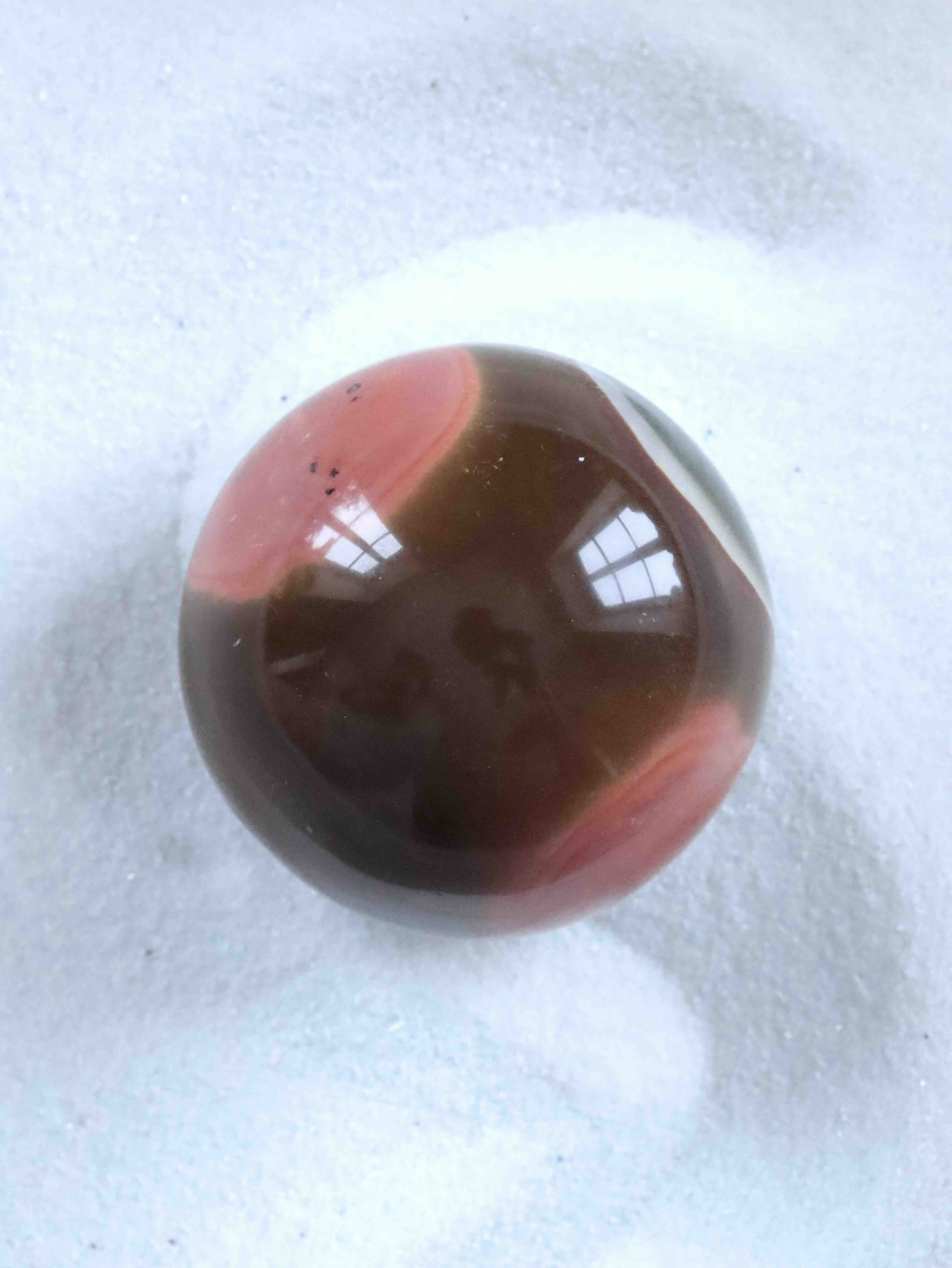 Sphere en Jaspe Polychrome du Bresil - Pierre pour la confiance et la securite - SOLYA - Eshop de lithotherapie -Magasin de pierres ethiques naturelles en Belgique - Bijoux,cristaux et mineraux