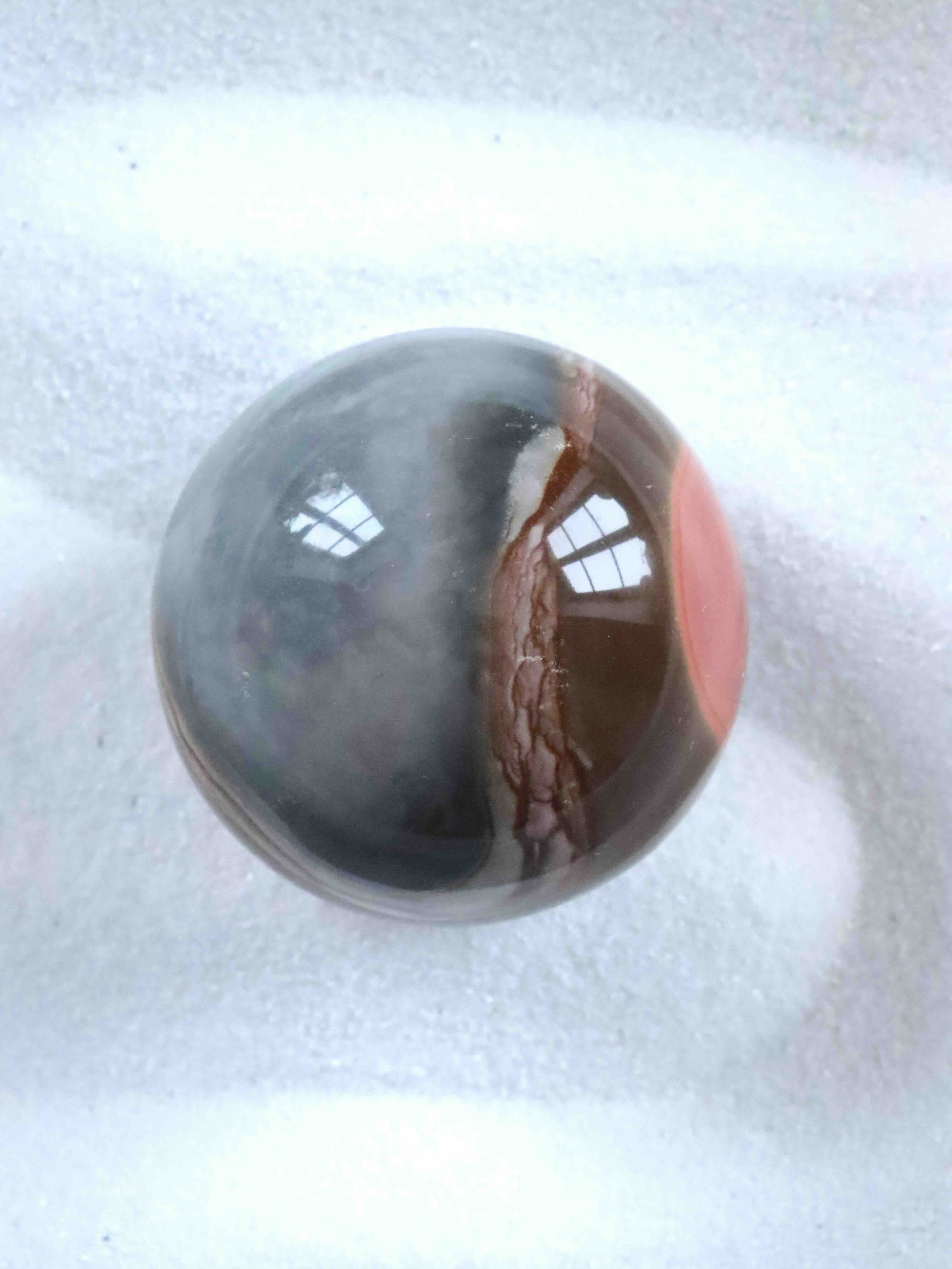 Sphere en Jaspe Polychrome du Bresil - Pierre pour la confiance et la securite - SOLYA - Eshop de lithotherapie -Magasin de pierres ethiques naturelles en Belgique - Bijoux,cristaux et mineraux