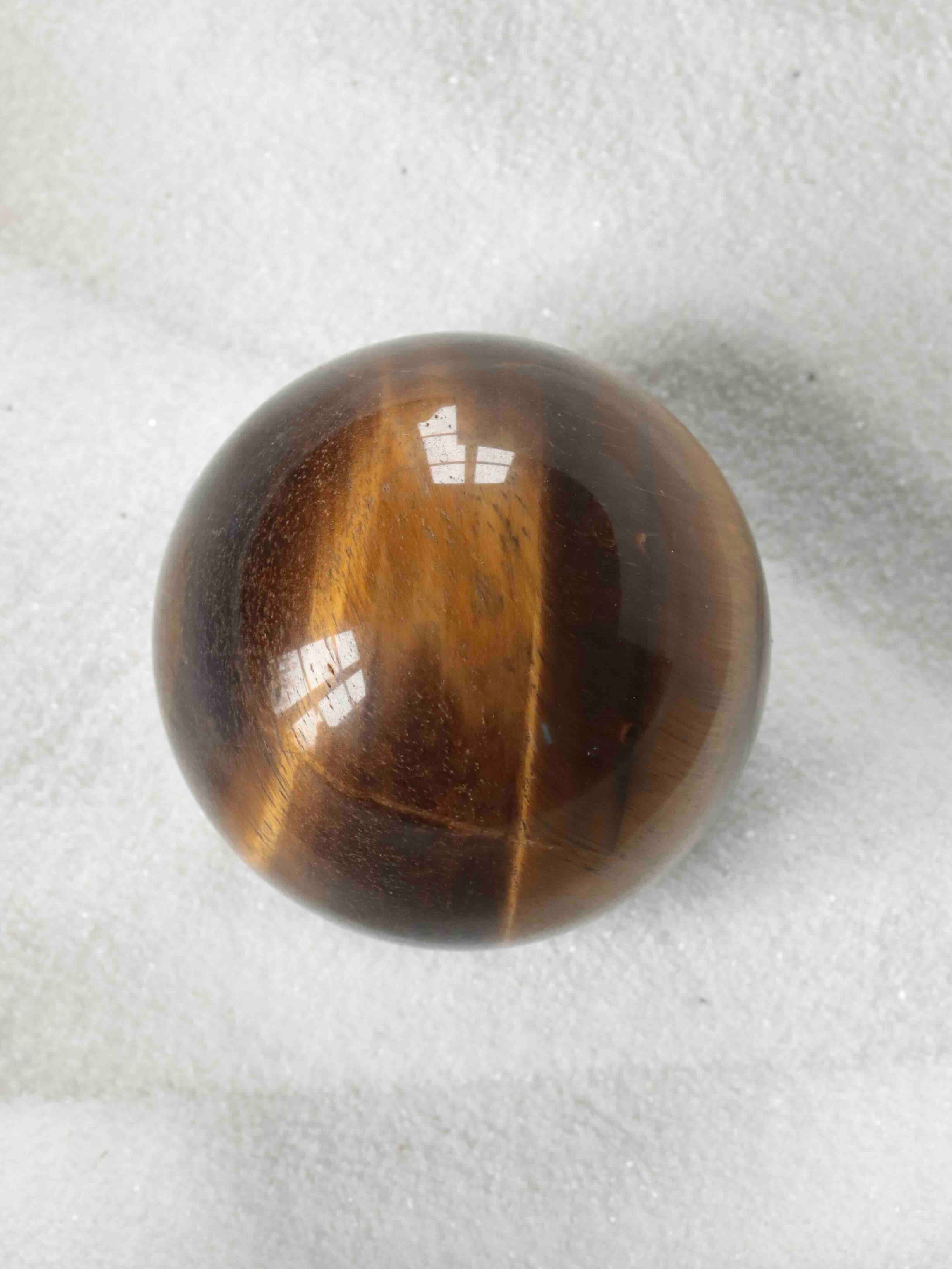 Sphère en Oeil-de-tigre - Pierre pour laisser briller sa lumière - Boutique de bijoux, cristaux et mineraux en Belgique