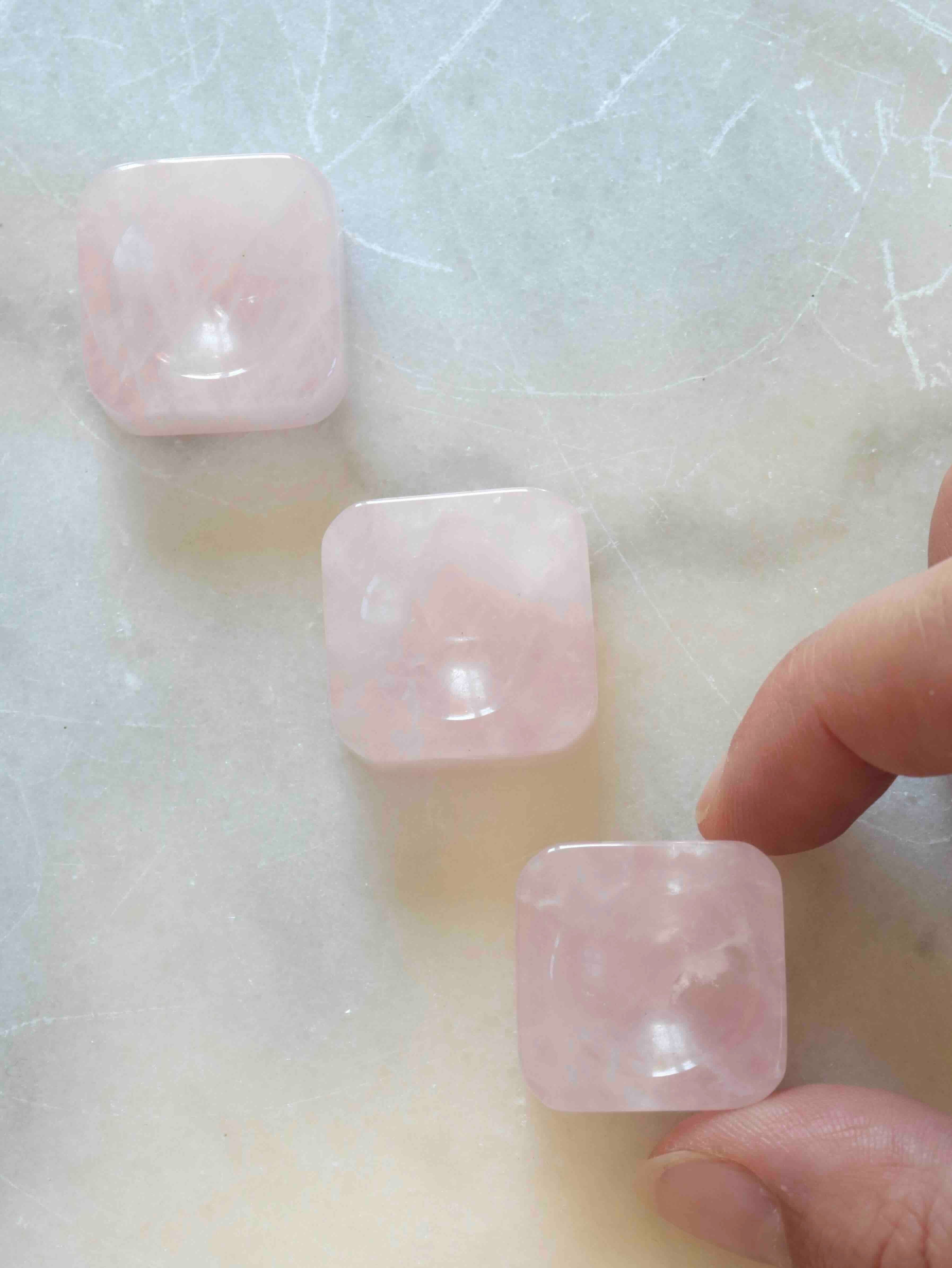 Support sphère Quartz rose – Pierre semi-précieuse – SOLYA Belgique