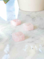 Support pour sphère en Quartz rose – Pierre pour l'amour et la douceur – SOLYA Belgique