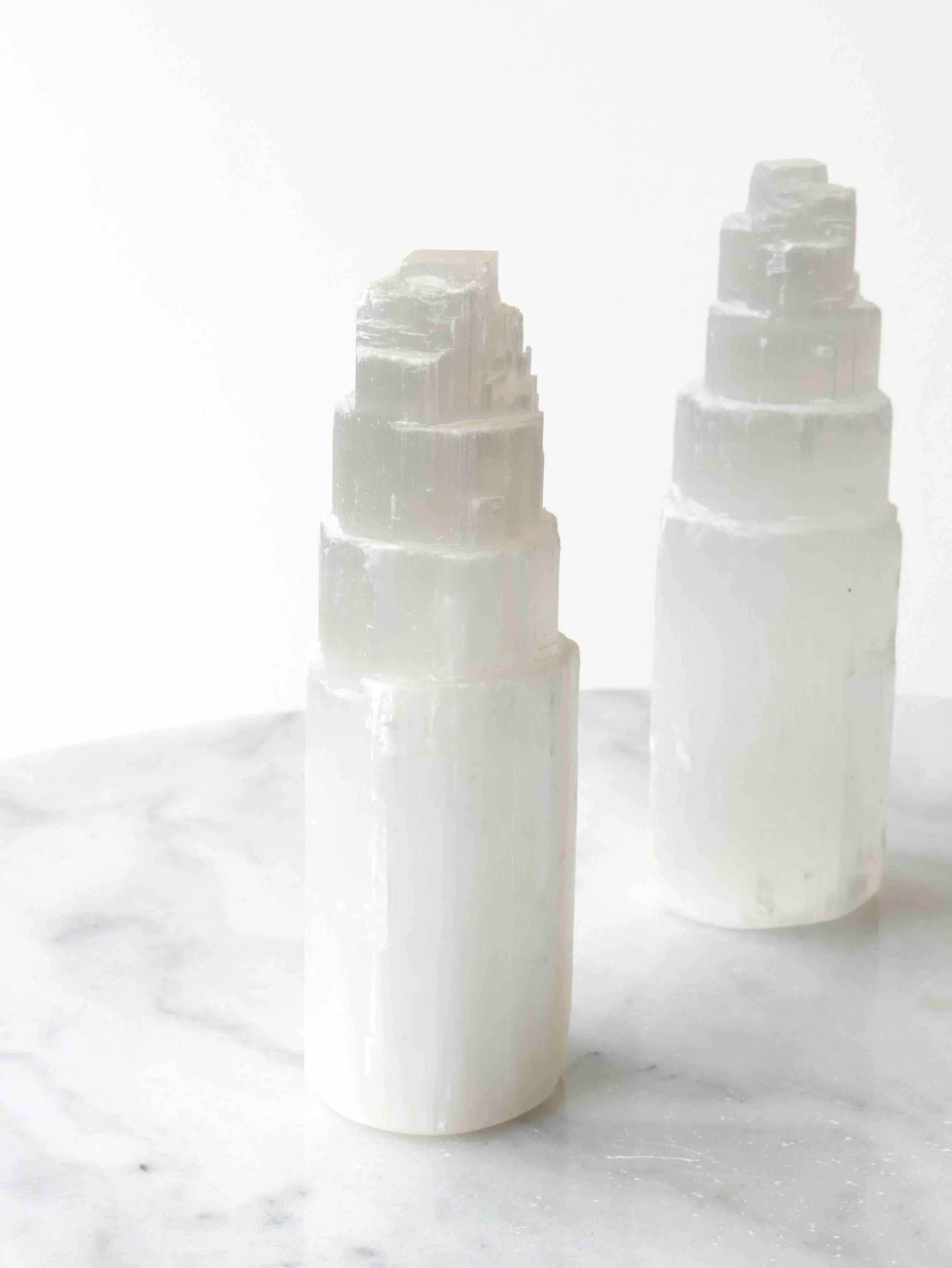 Tour de Selenite | Pierre pour assainir & apaiser | SOLYA | Boutique belge de pierres, bijoux, cristaux et minéraux | Ethique & Traçable