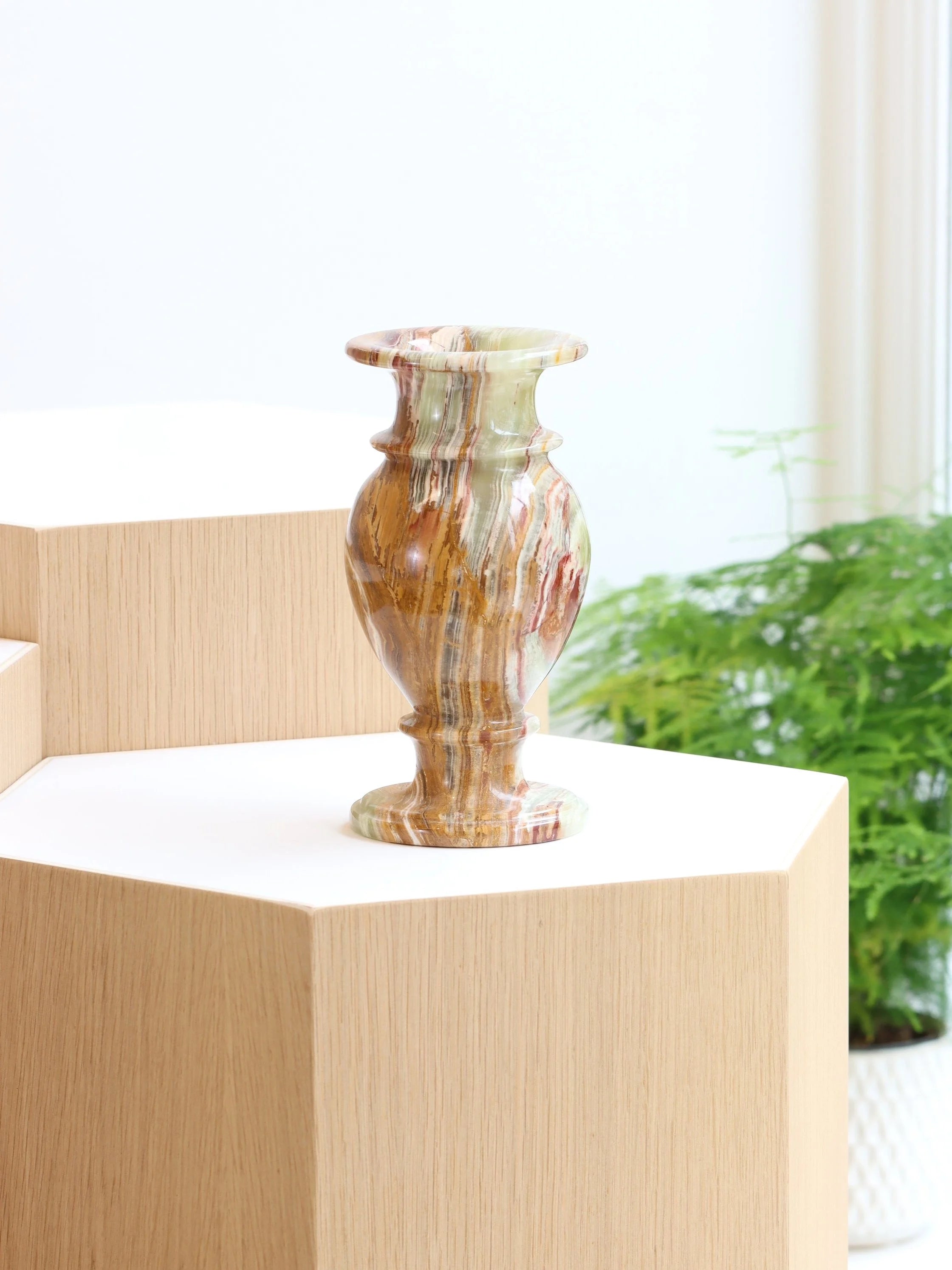 Vase Aragonite | Pierre pour la paix intérieure & la stabilité | SOLYA | Boutique belge de pierres, bijoux, cristaux et minéraux | Ethique & Traçable