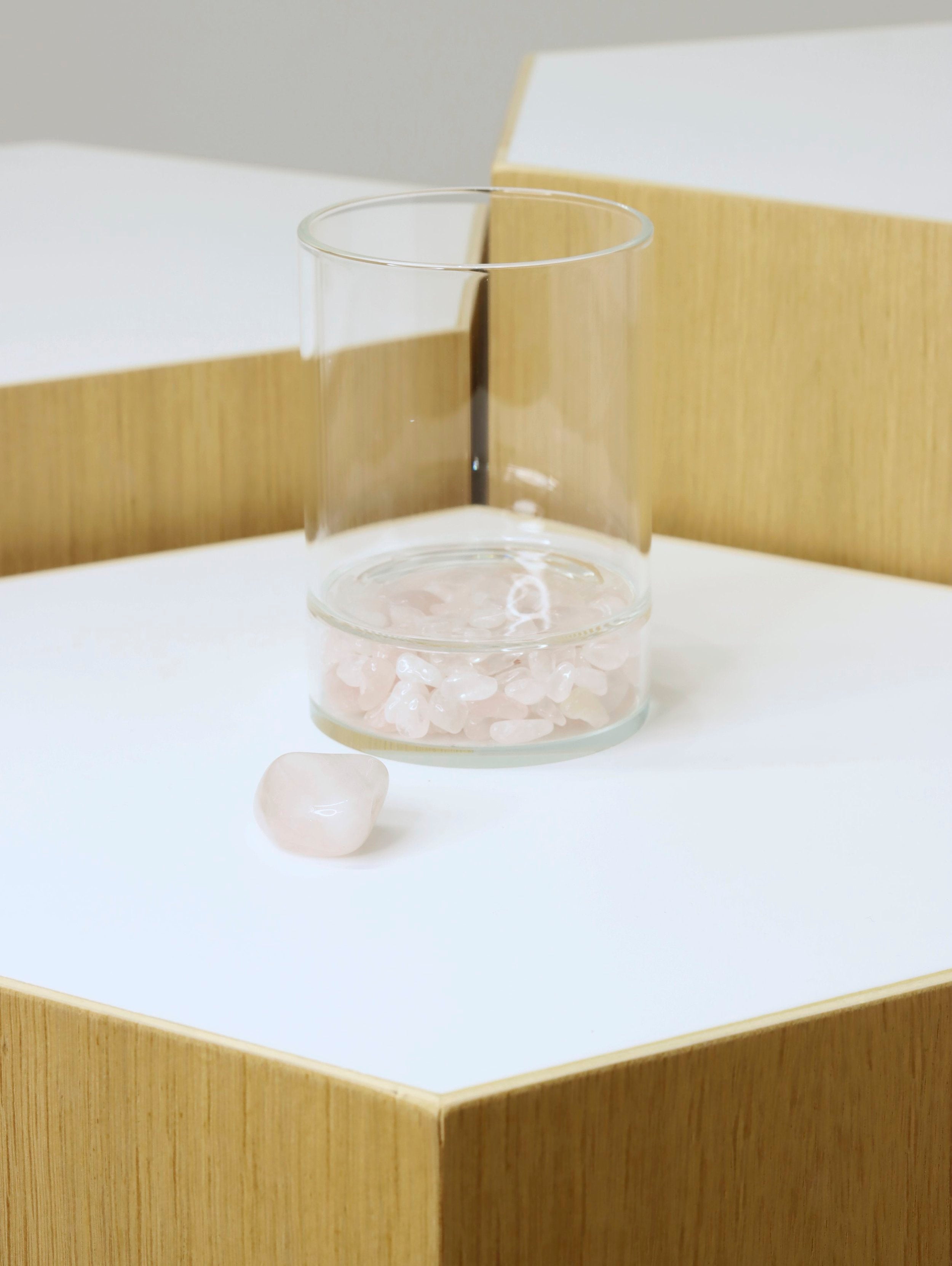 Bougie Quartz rose | Bougie SOLYA pour l'Amour & la Douceur | Pierres naturelles & éthiques en Belgique | Boutique de bijoux, cristaux & minéraux en ligne